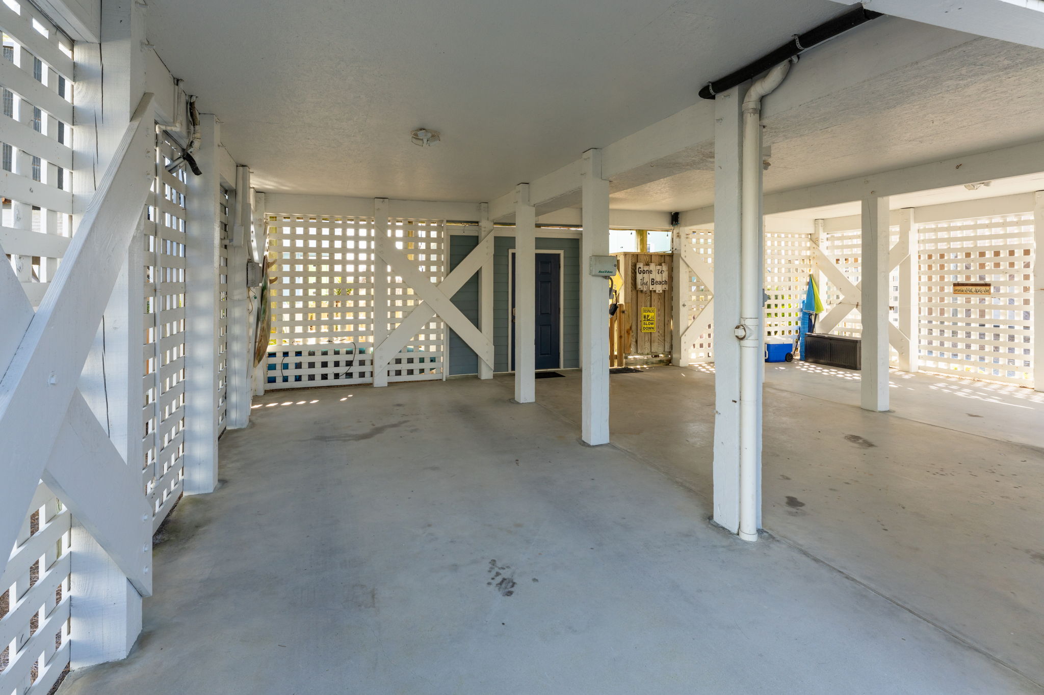 Carport / Back Fenced in Area / Direct Beach Access