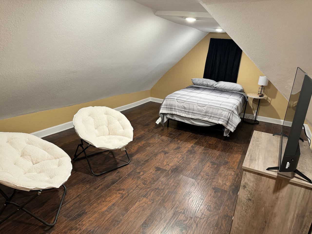 Upstairs Bedroom #3