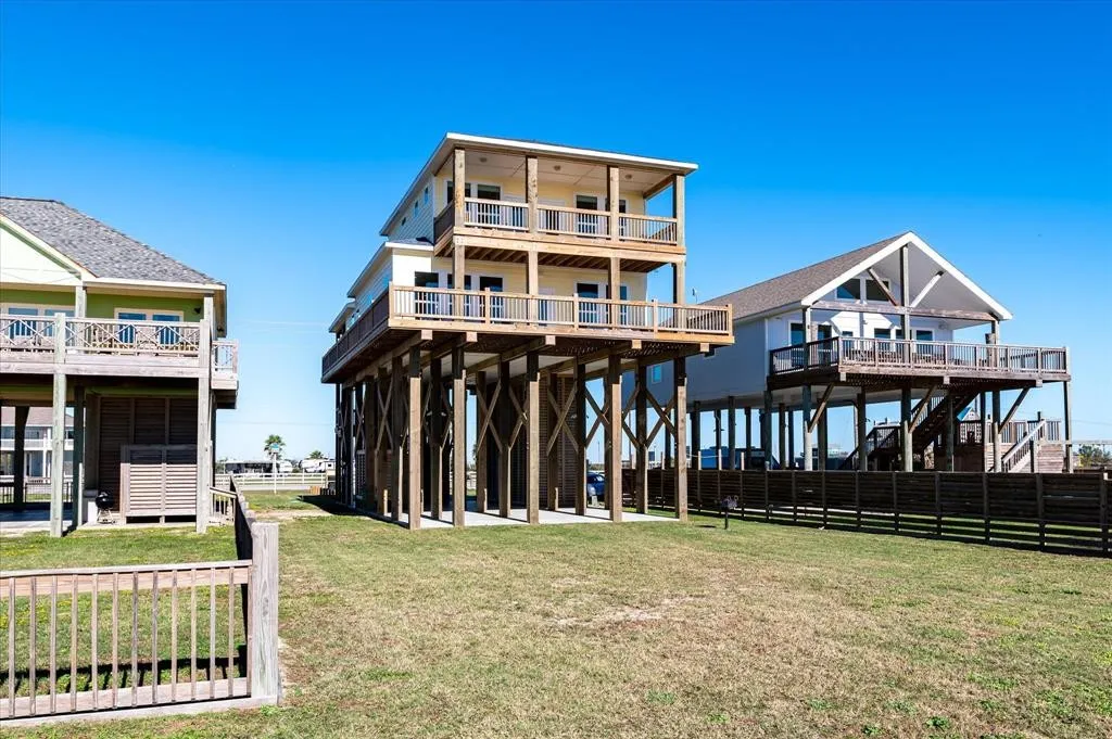 872b4c09fd5442659fc31d7a7992884b | Beachhouse | Texas | TX | Vacation Homes | Galveston | Crystal Beach | Kokomo | Breezy Days | Beachfront Elegance | Sunrise Serenity | Southern Sands Property Management, LLC