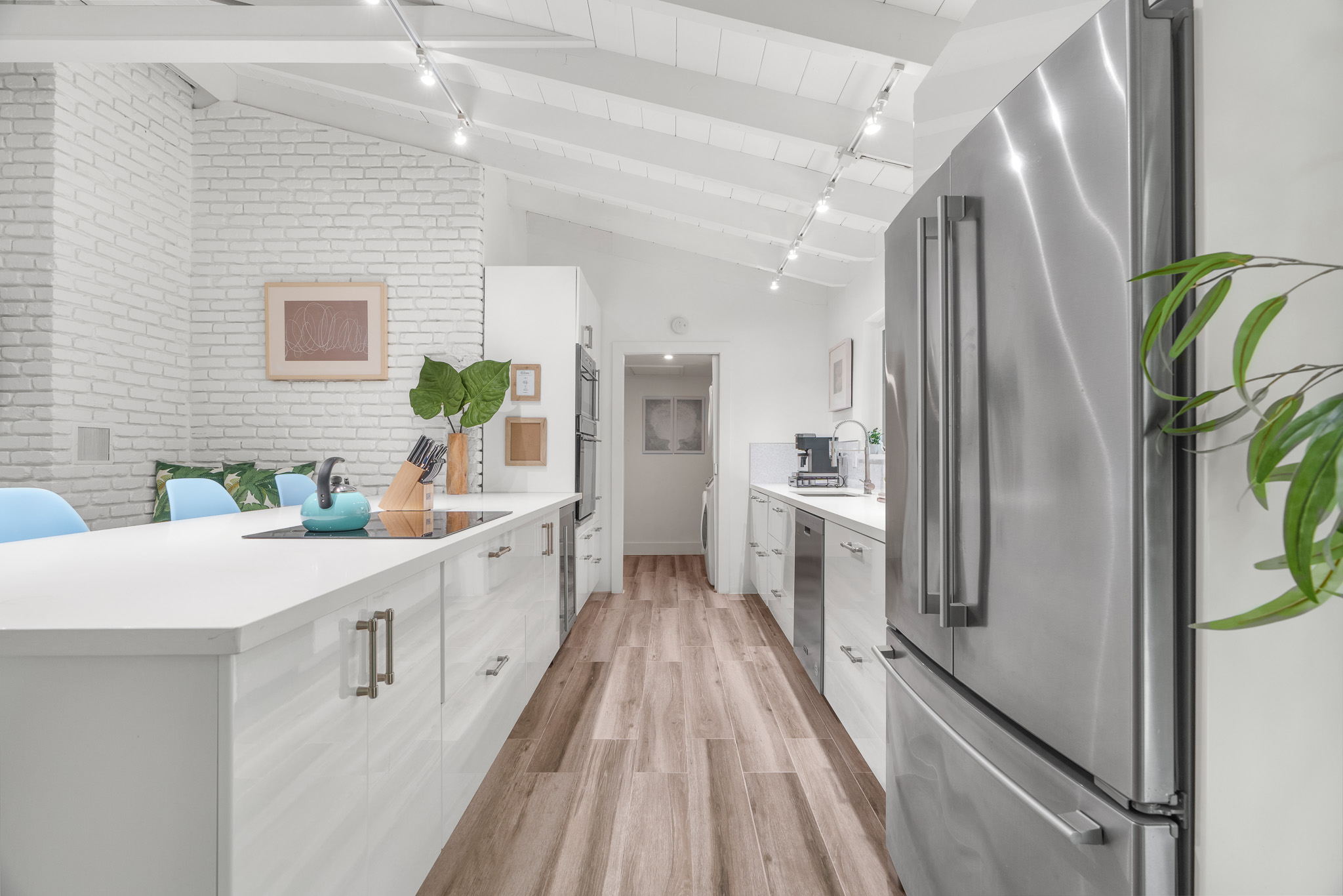 Well equipped kitchen, high quality cookware, modern appliances, and essential tools