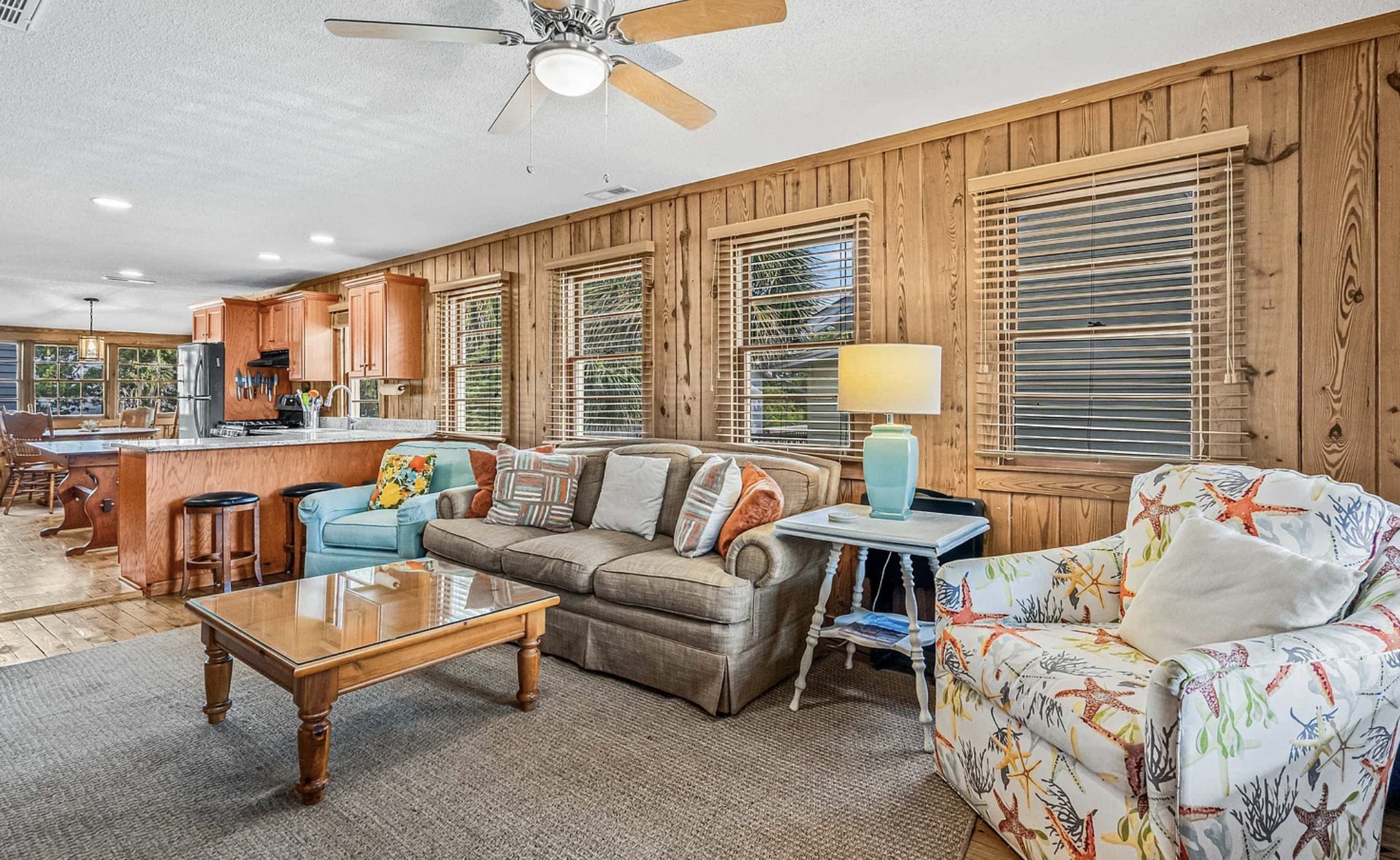 Sink into the sofa and let the day wind down at island pace. ⭐