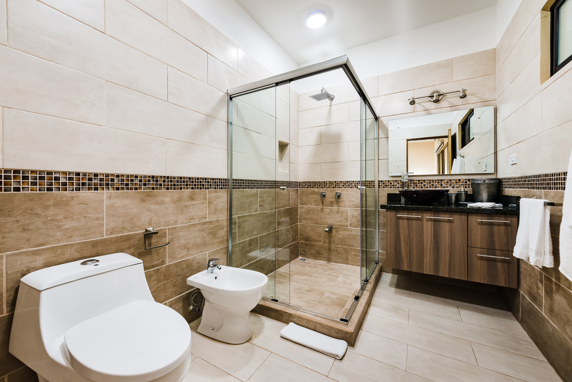 Ensuite master bathroom at Casa Roberta