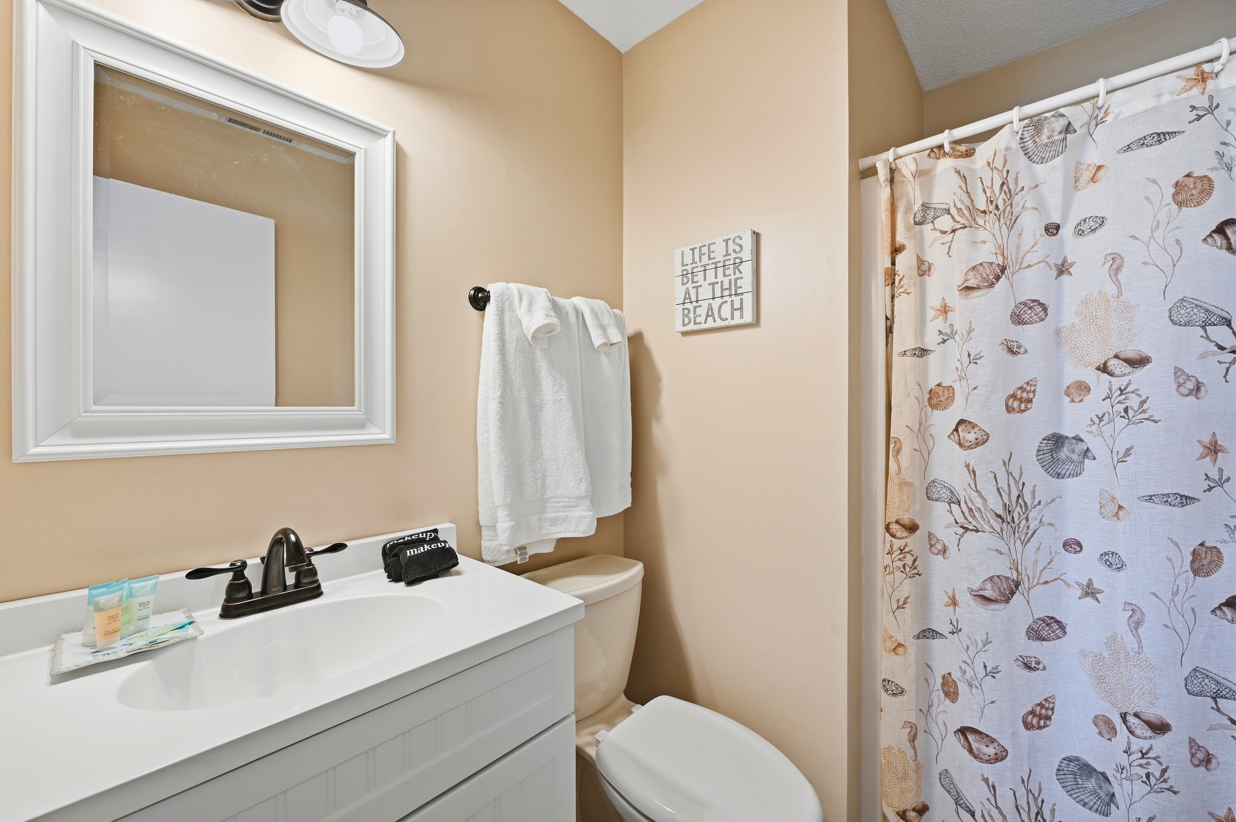 Bath linens provided