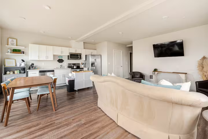 Open, entertainment style layout