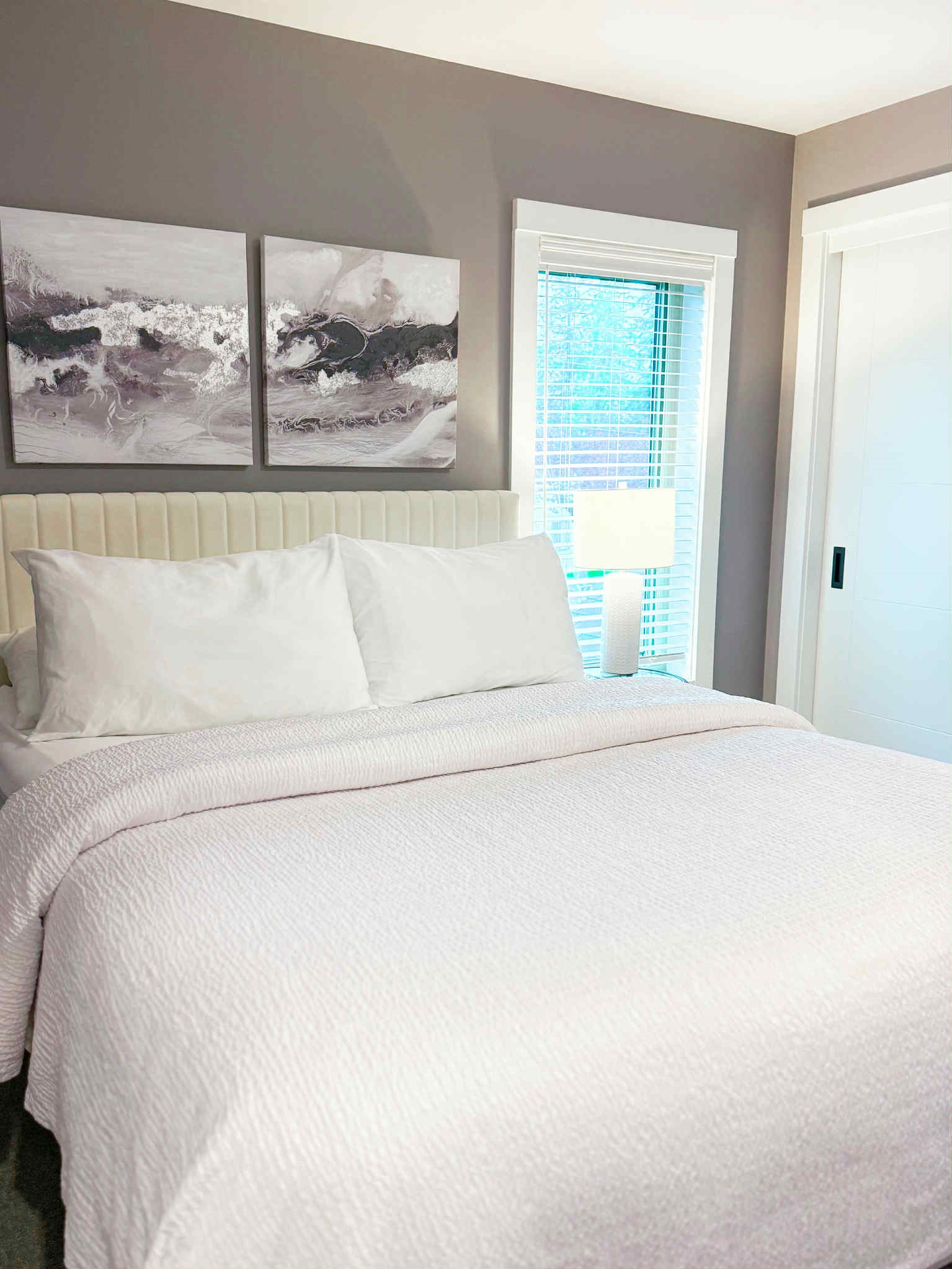 Queen bed. Streaming  TV.