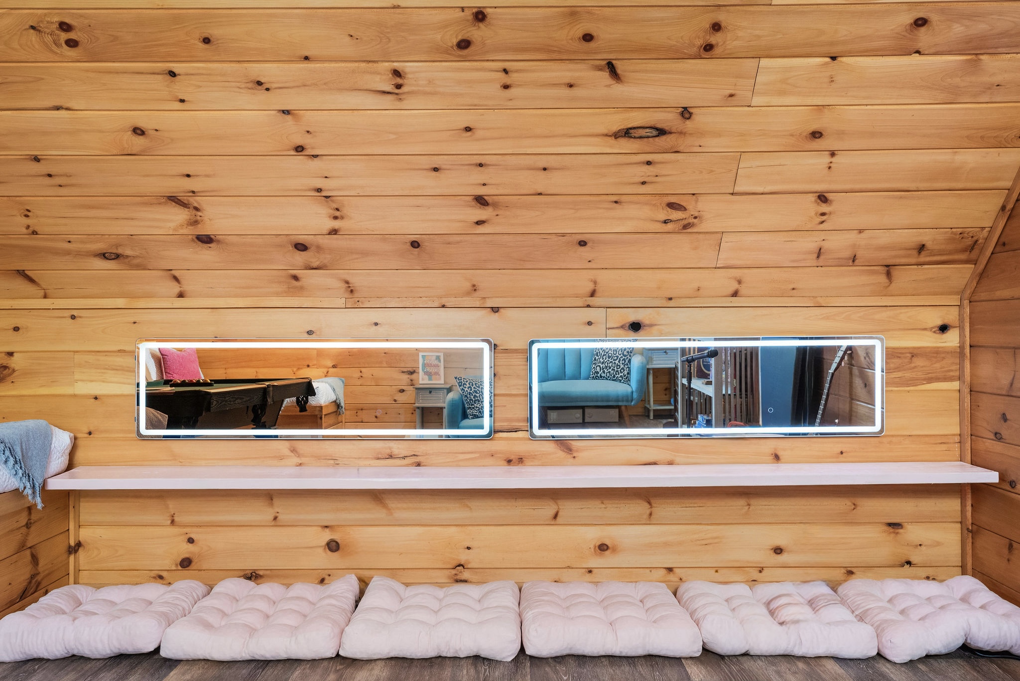 Make-Up Bar