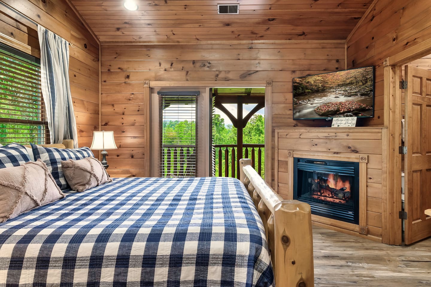 Enjoy 5 king bedroom suites & lovely mountain VIEWS! (King bedroom 2 of 5)