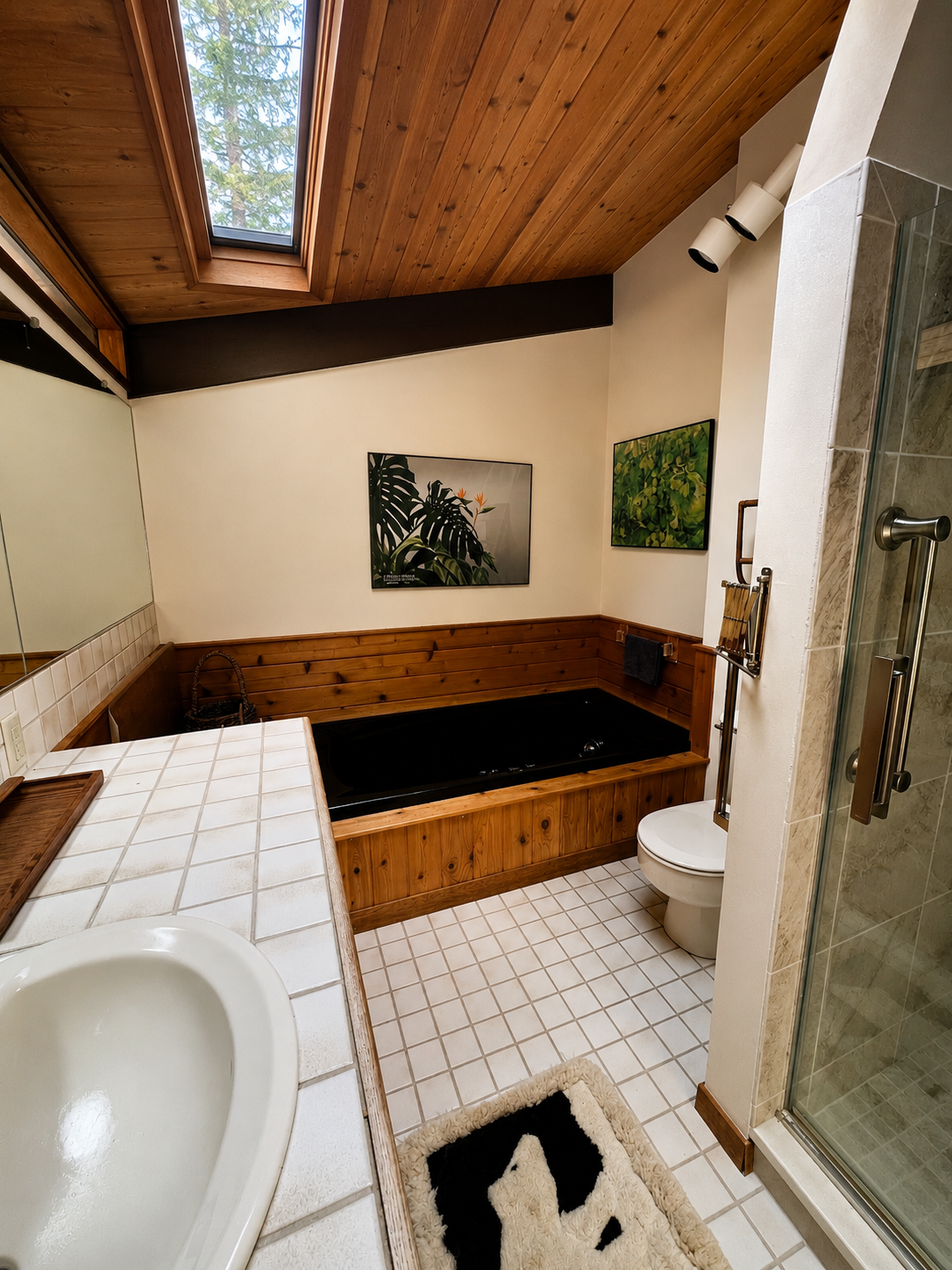 Master Jacuzzi tub and walkin Shower