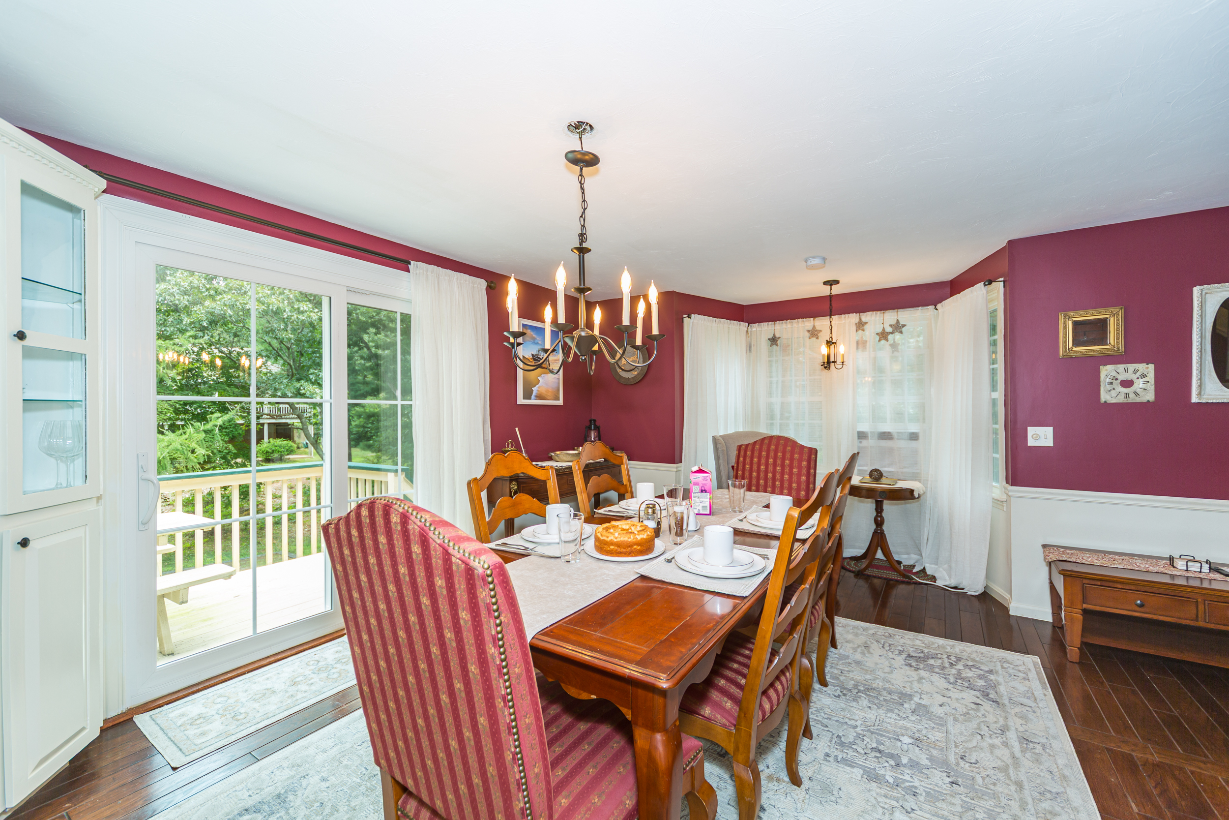 Cozy dining space with a relaxing view of nature.