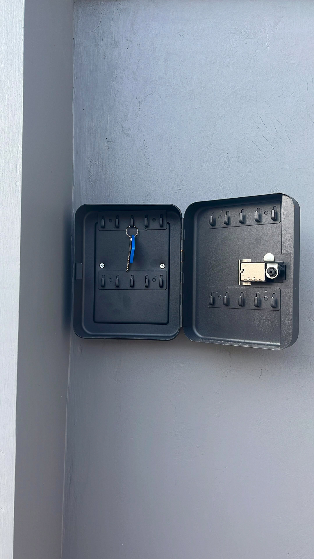 Arriving late? No problem, enjoy easy self-check-in with your keys waiting securely in the lockbox.