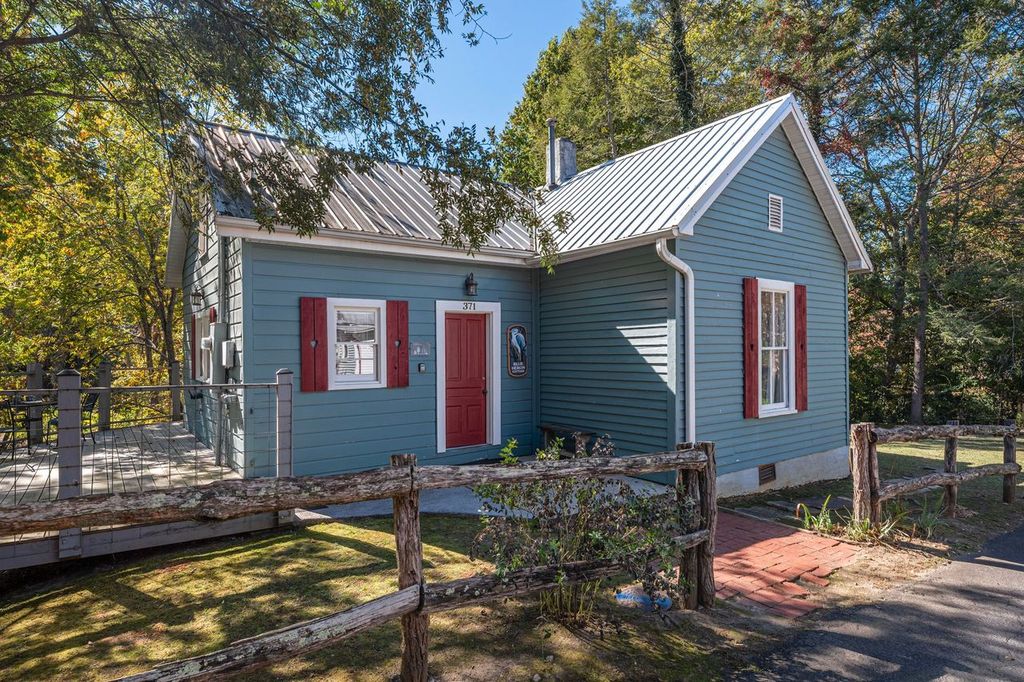 Blue Heron Cottage welcomes you to your mountain retreat for two. 