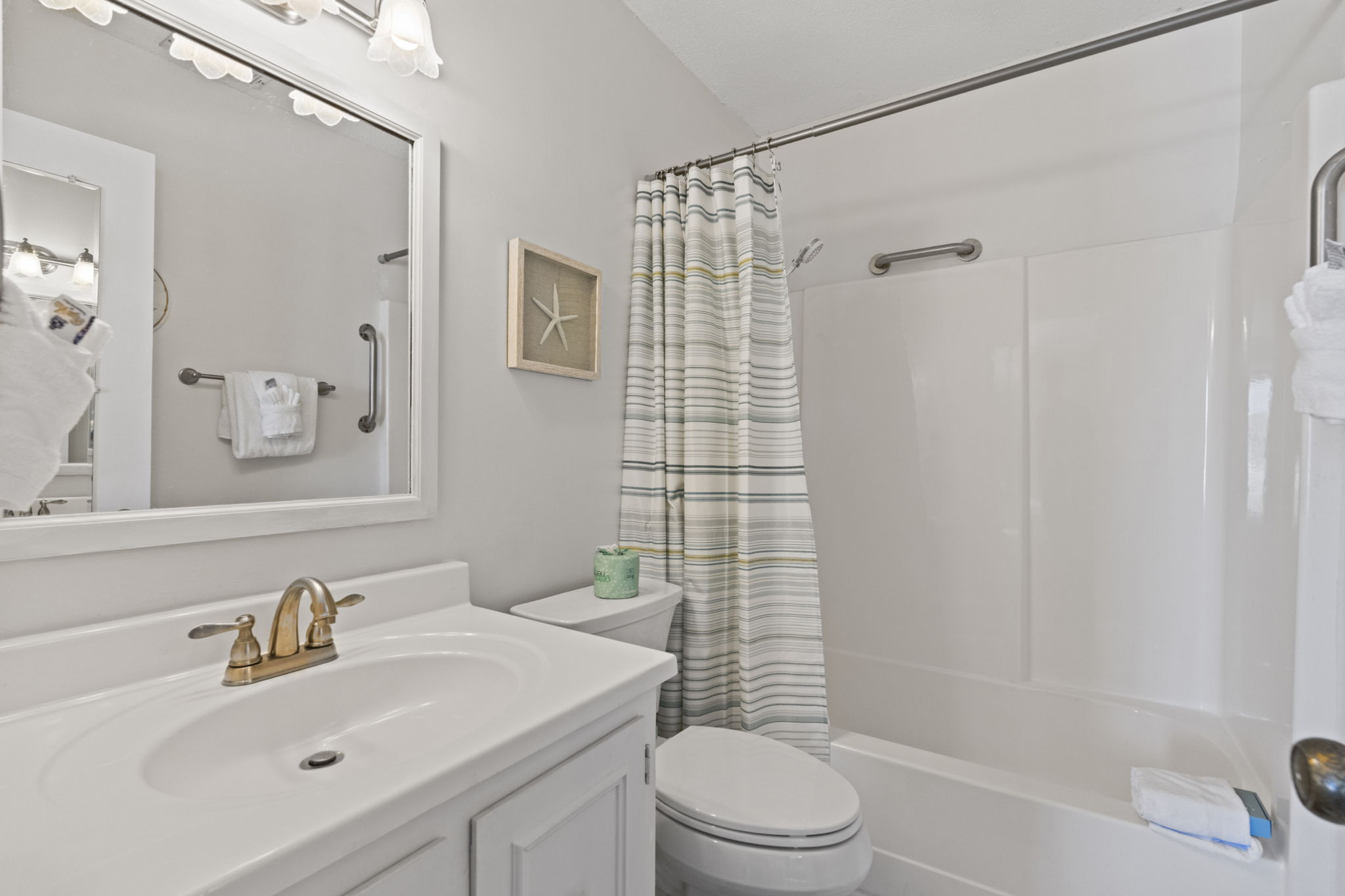 Ensuite bathroom connected to the Primary Bedroom