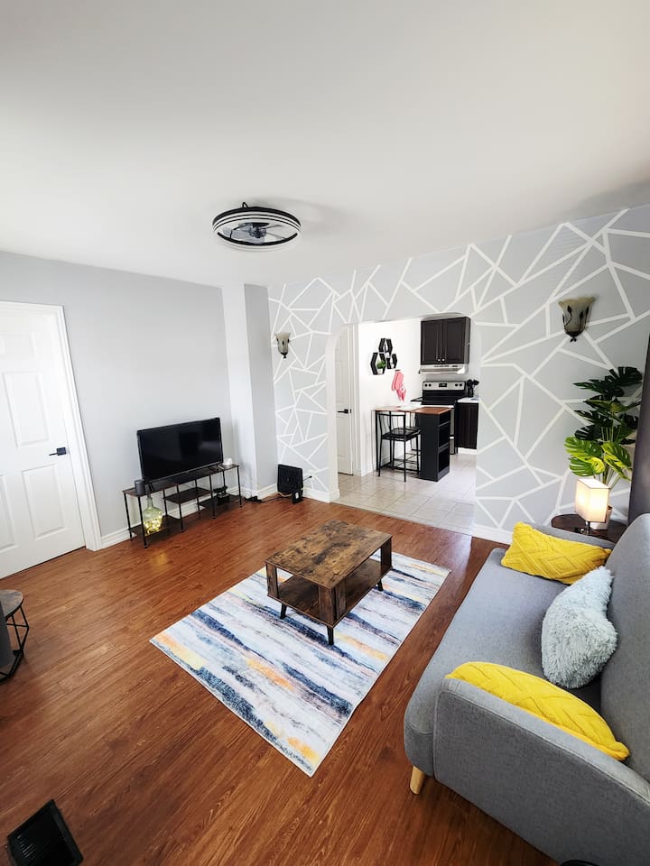 Spacious living room 