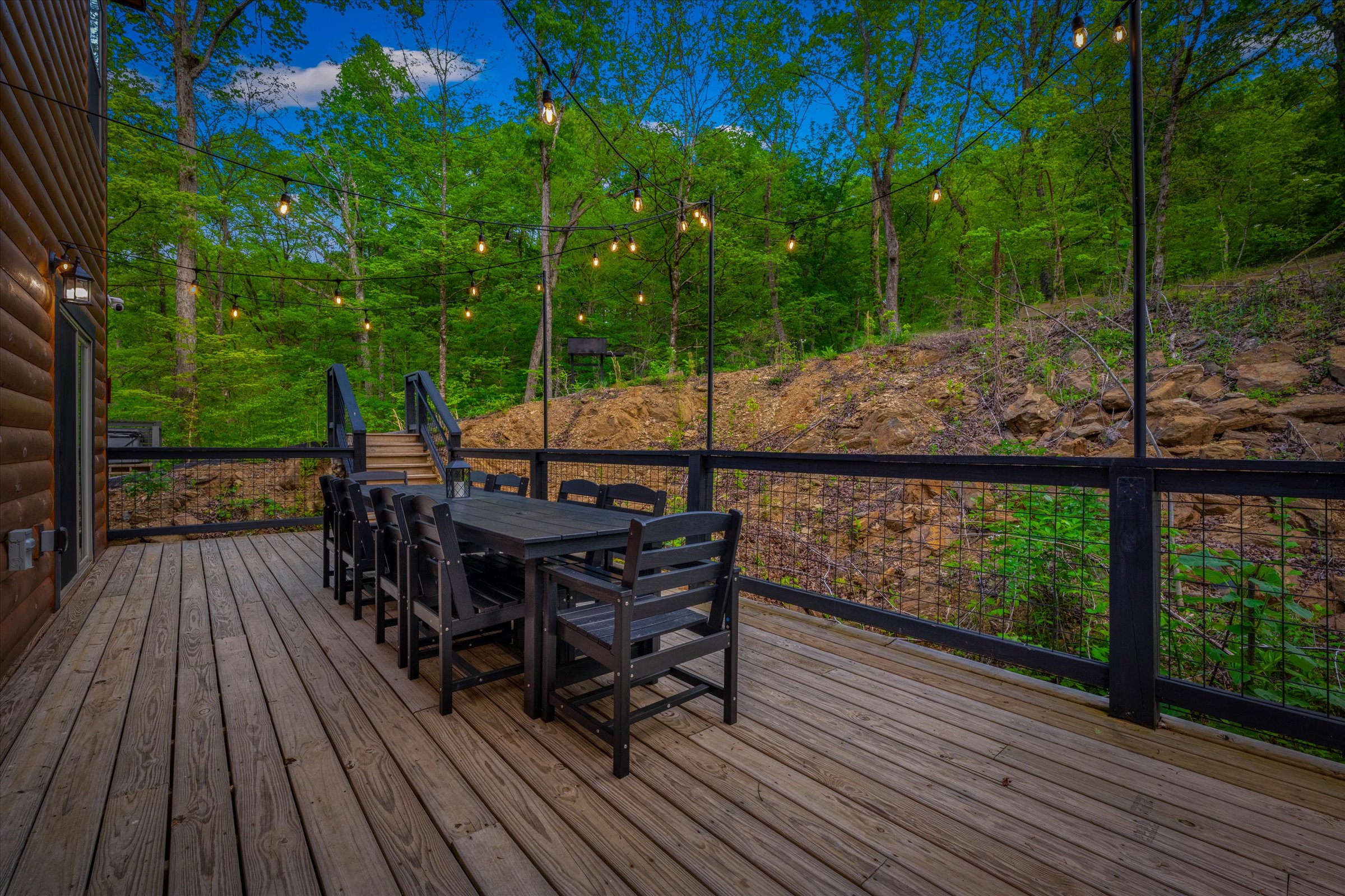 The ultimate spot for late-night laughs and long dinners. Our illuminated dining space is built for gathering.