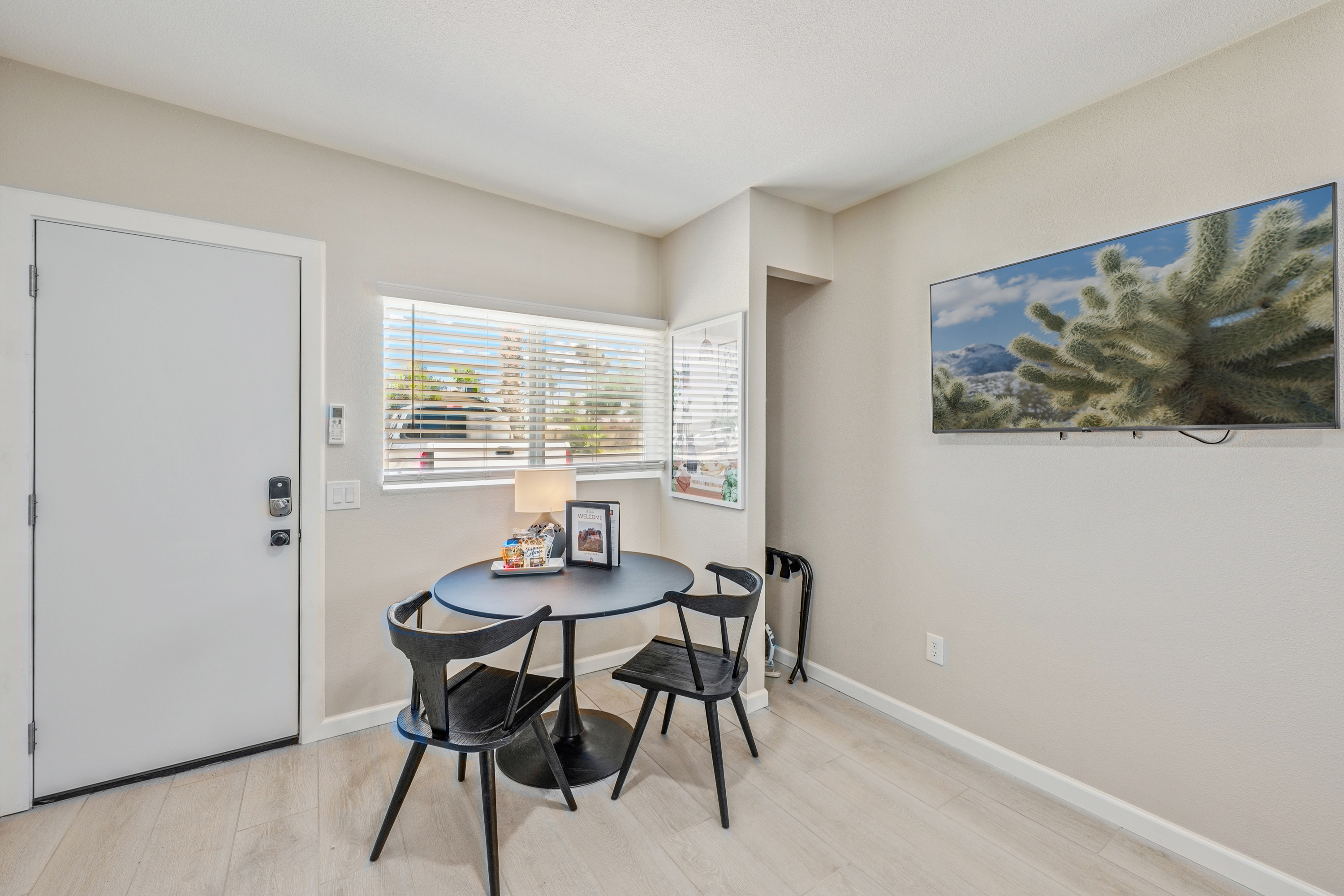 Modern Studio | Private Patio | Near airport 6