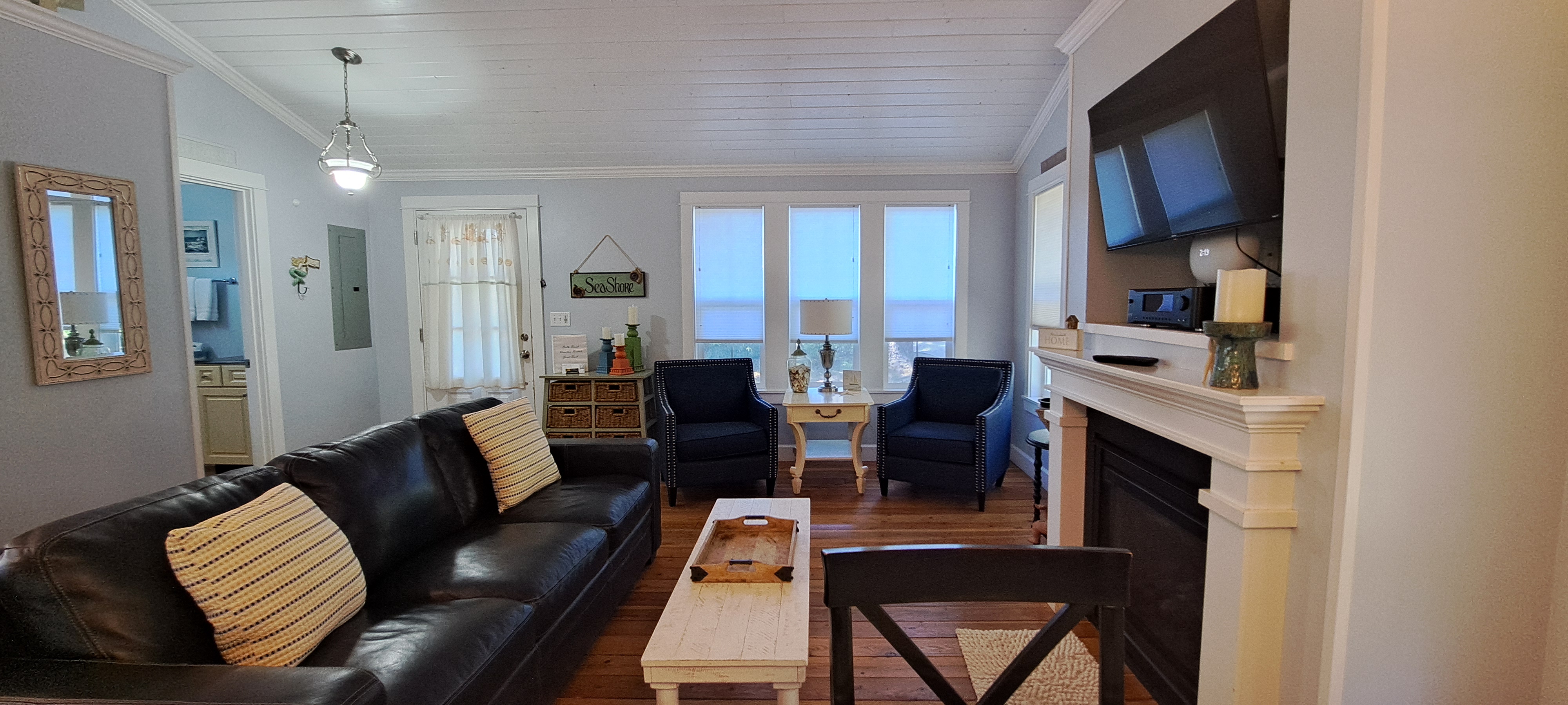 From Arrival to Departure, Coastal Charm Welcomes You