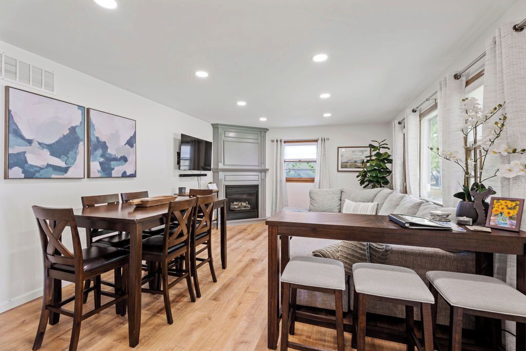 Get the whole gang together and spread out in this cozy living and dining