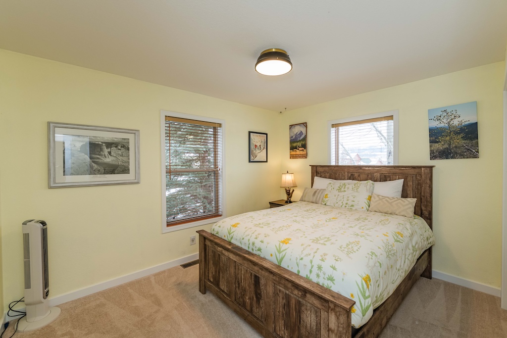 Aspen Bedroom with Queen Bed and closet