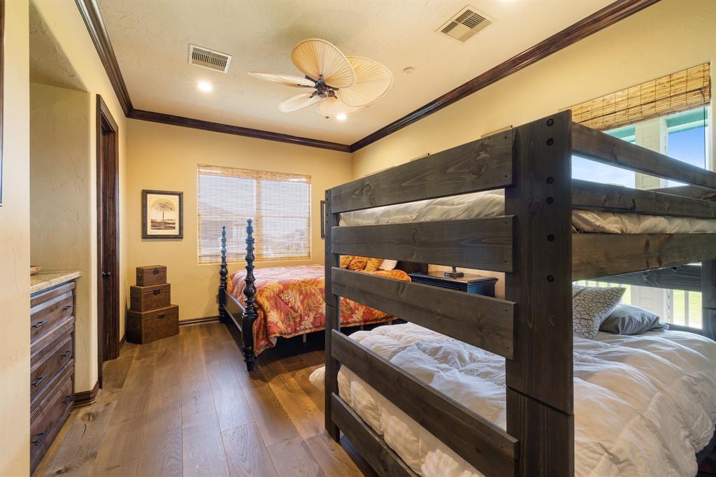 88fde4839a2a4b63ab6ef1c64e25eacc | Beachhouse | Texas | TX | Vacation Homes | Galveston | Crystal Beach | Kokomo | Breezy Days | Beachfront Elegance | Sunrise Serenity | Southern Sands Property Management, LLC