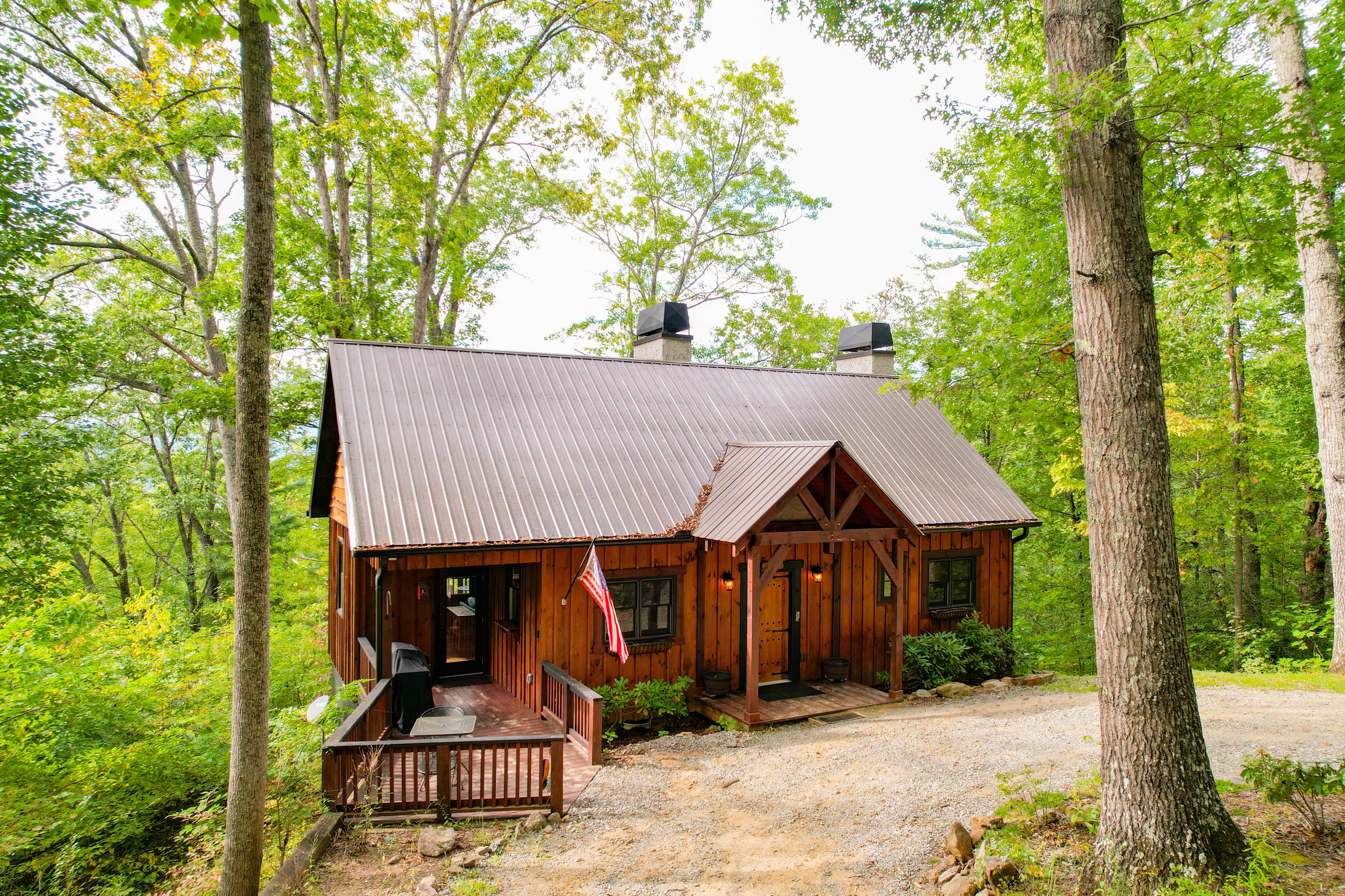 View of the cabin. Front side
