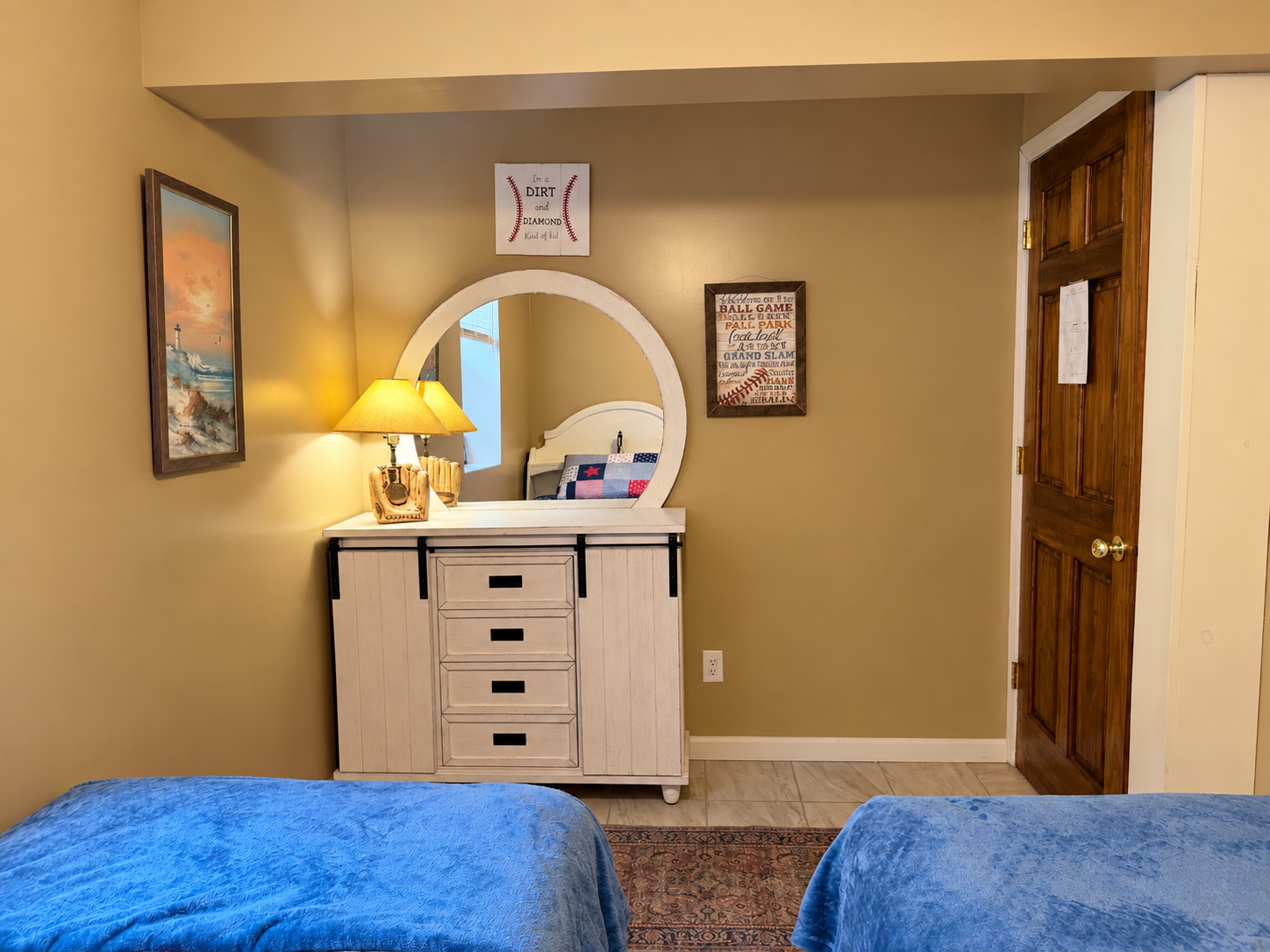 Twin bedroom