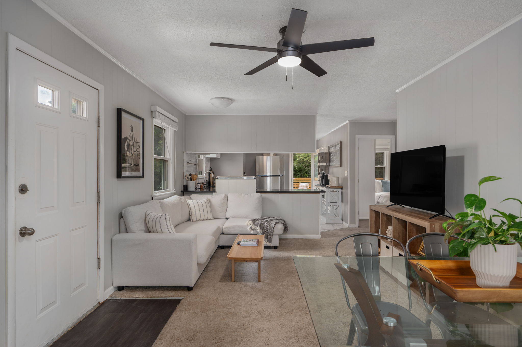 Living/Dining Area