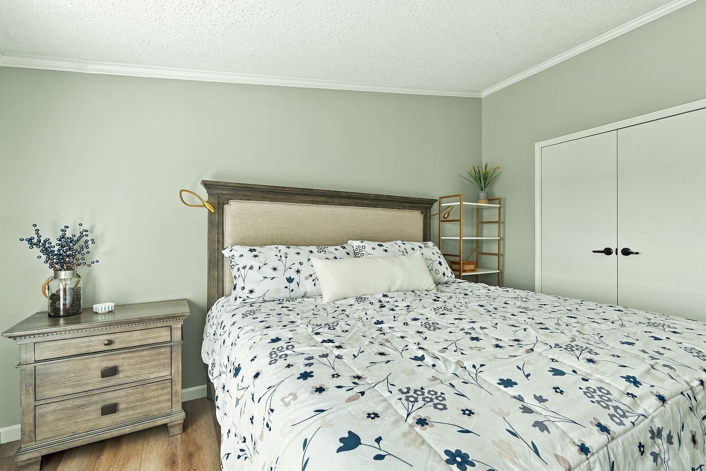 Settle into the spacious king suite with room to unpack and feel at home. Bedside lighting, generous storage, and a walk-in closet make longer stays comfortable and easy.