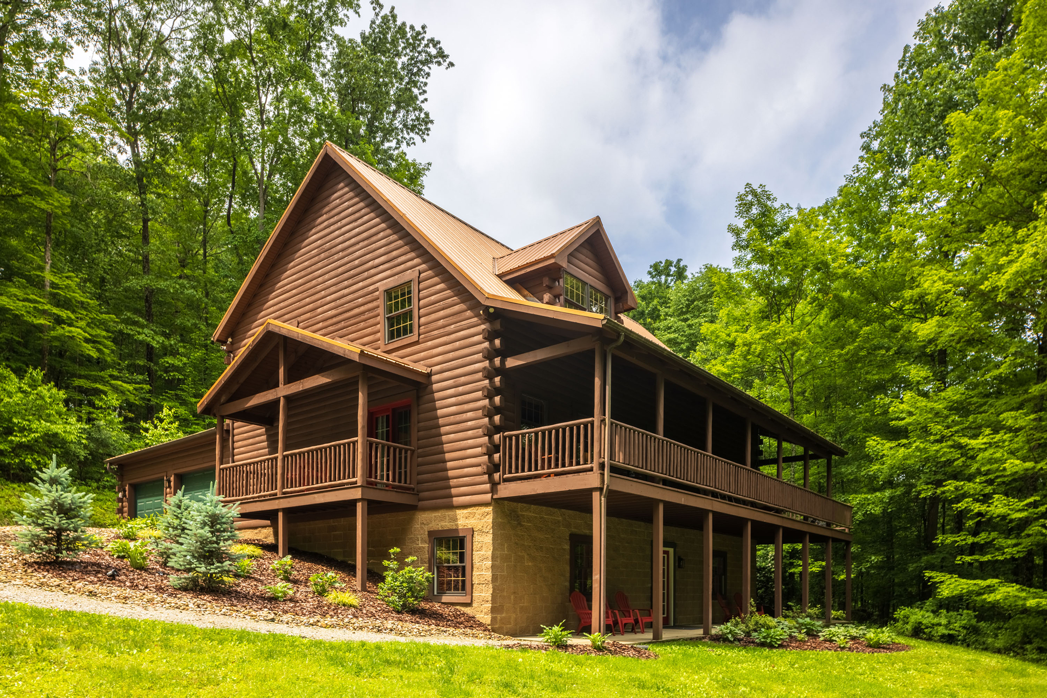 Big Pine Luxury Lodge-master Bedroom En-suite & Private Covered Deck-hot Tub - Ohio