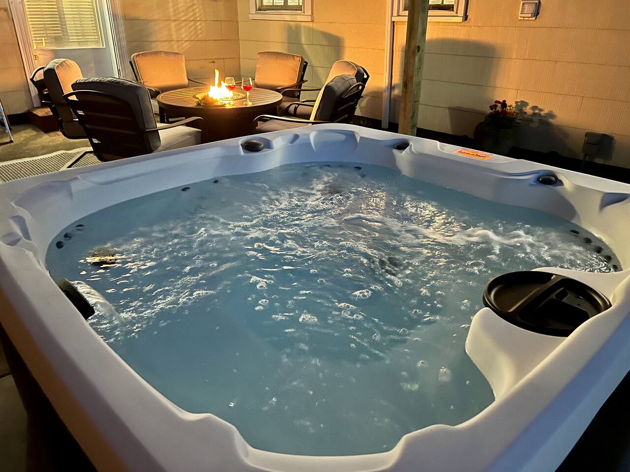 Cottage Hot Tub For 6 Back Patio