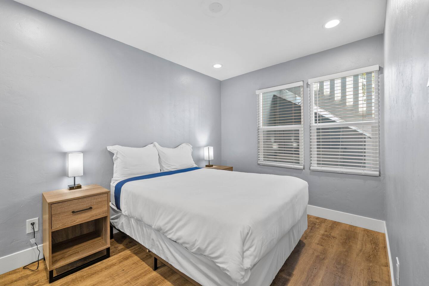 Unwind in this cozy bedroom, complete with elegant night lamps that adds brightness and style. The perfect retreat for restful nights and refreshing mornings!