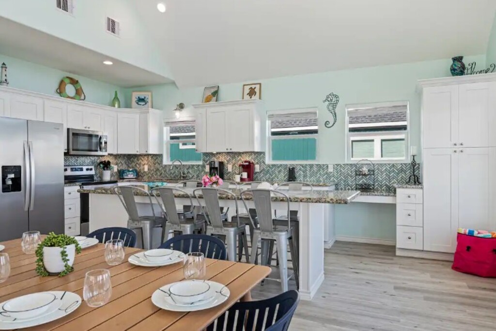 896f5b2d509b409d9af2e4ab8f5ffb83 | Beachhouse | Texas | TX | Vacation Homes | Galveston | Crystal Beach | Kokomo | Breezy Days | Beachfront Elegance | Sunrise Serenity | Southern Sands Property Management, LLC