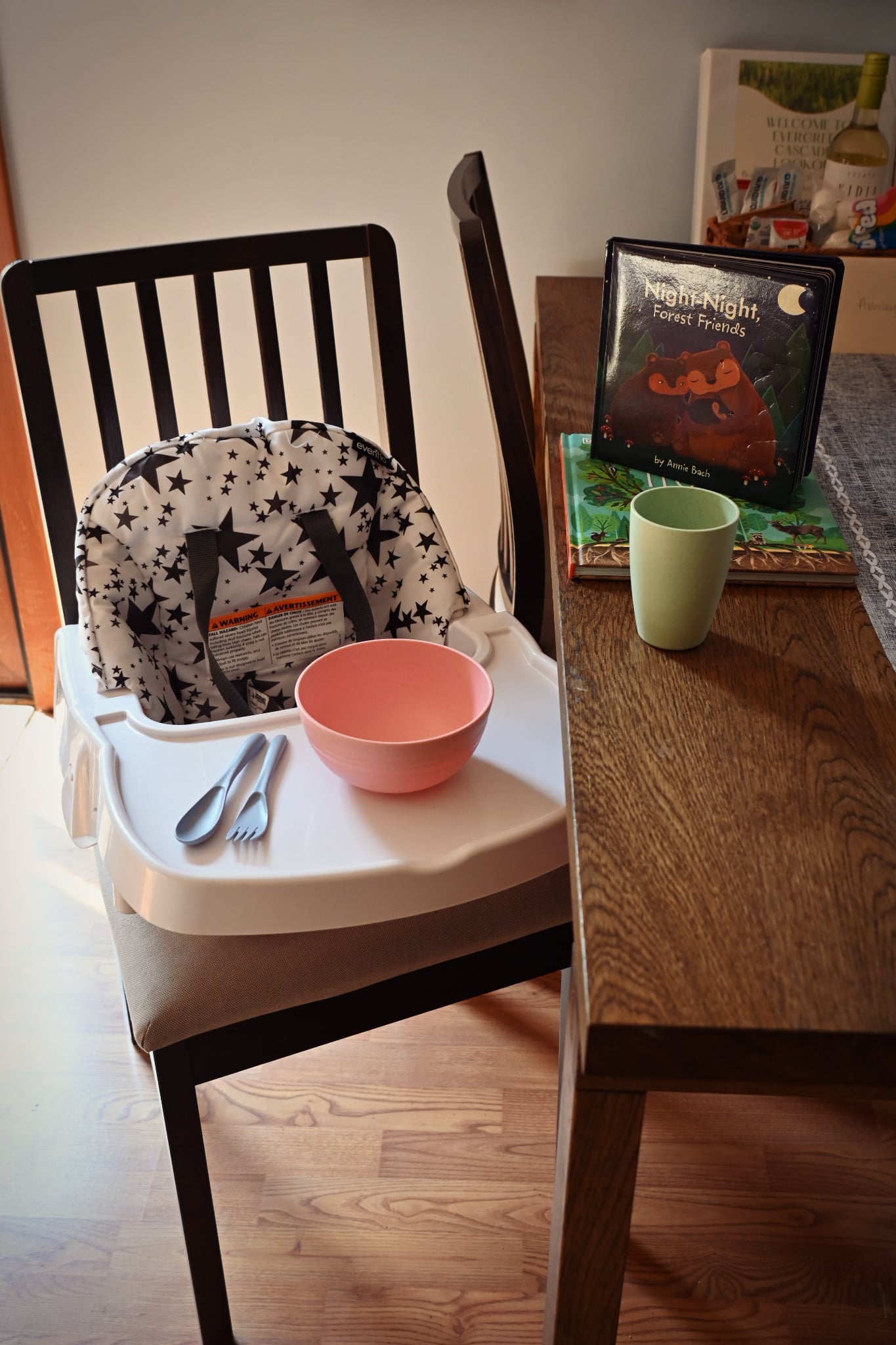 Kids books, utensils & baby seat available :)
