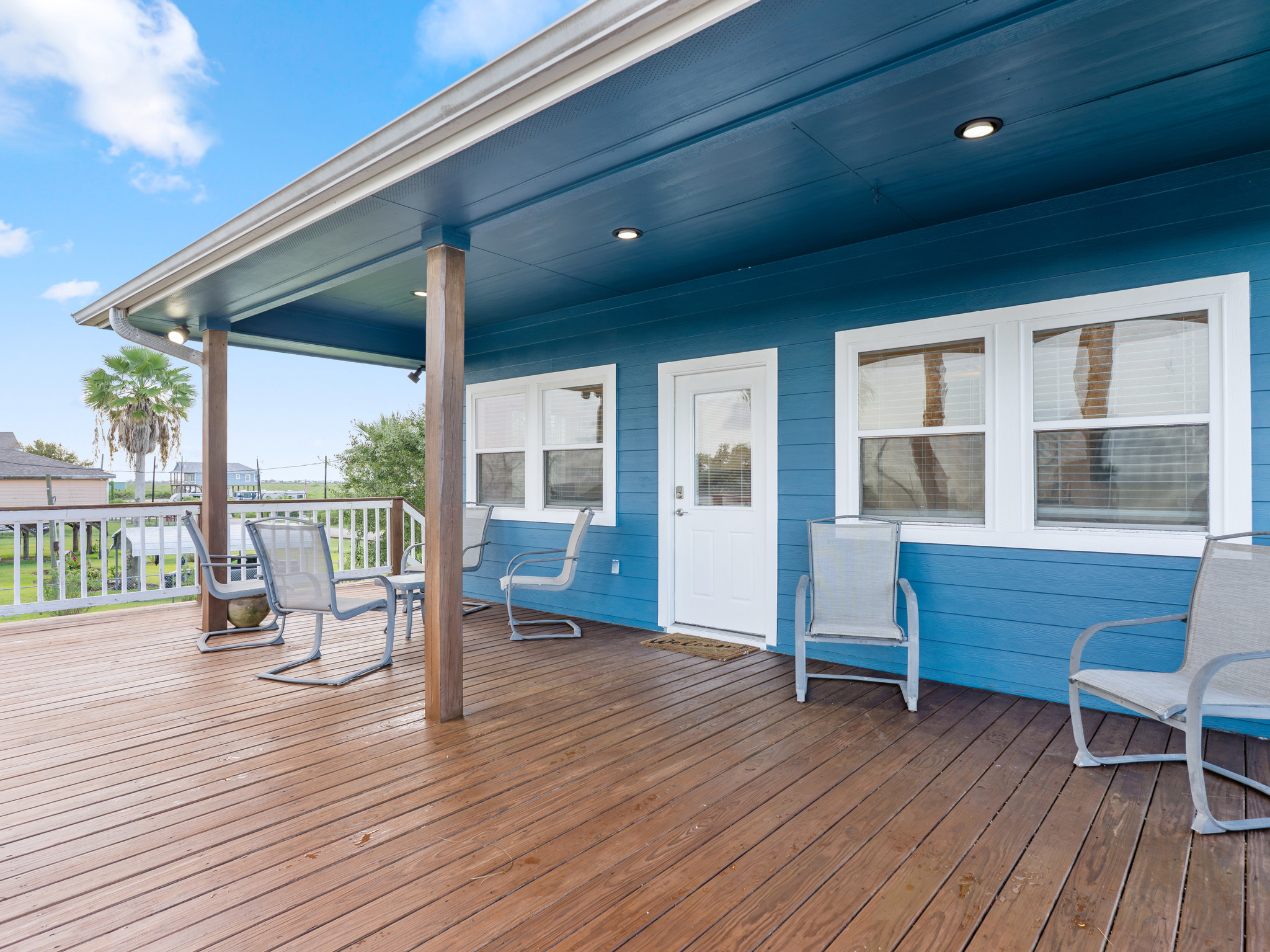 Upper deck sitting area.