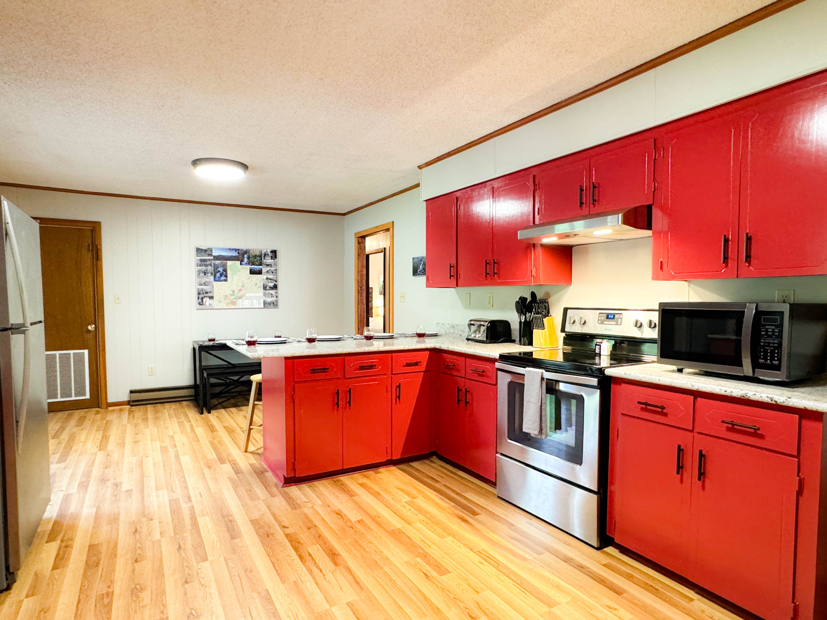 The kitchen has plenty of space for you and your family and fully stocked with basic cooking utensils and flatware prepare a home meal. Oven, stovetop, microwave, refrigerator, dishwasher, and seating for 6 persons. 