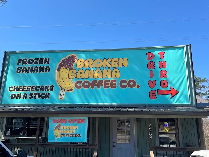 Banana Coffee – Popular coffee stop (walkable)