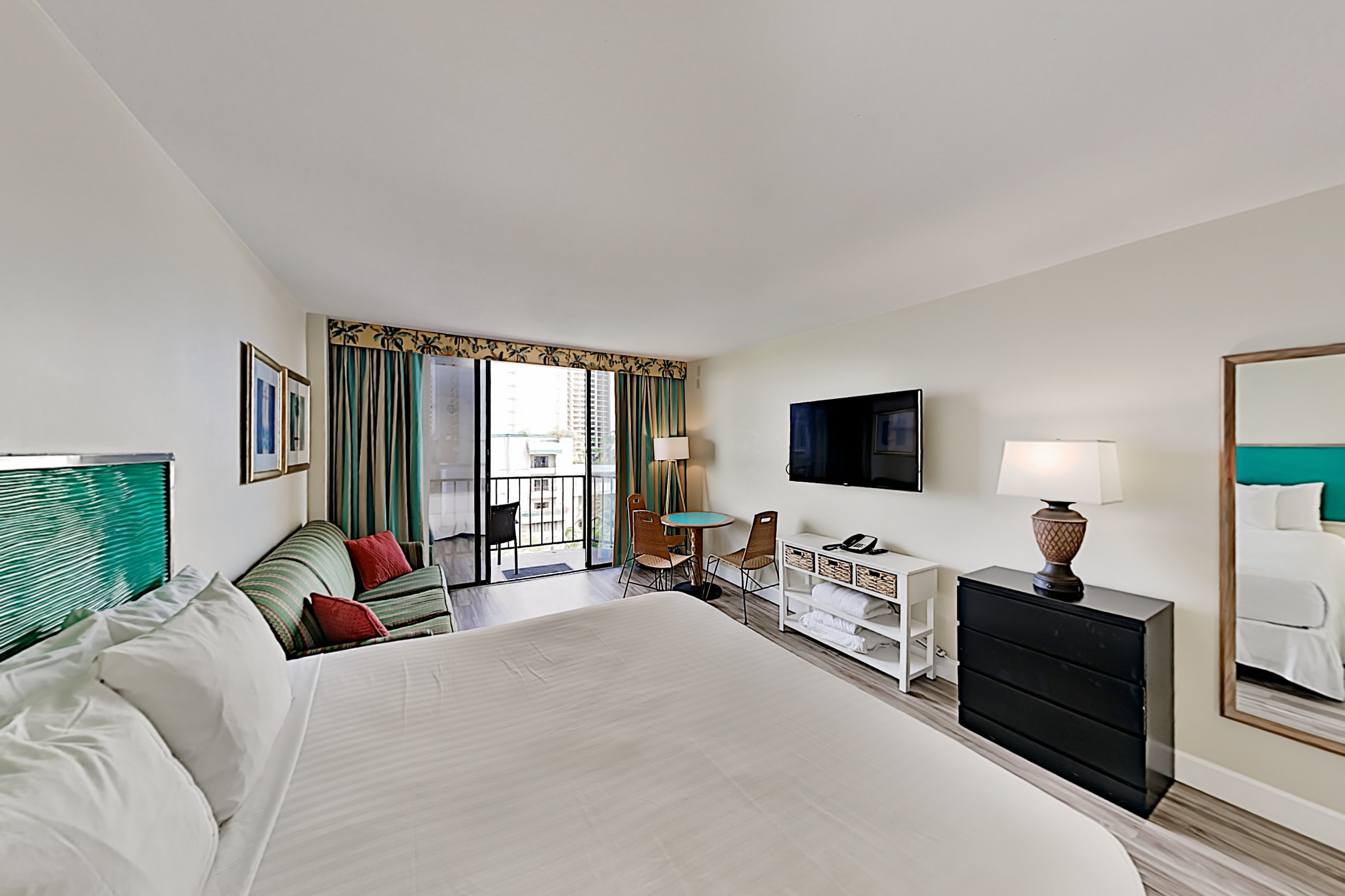 Spacious studio with King bed and additional queen sofa sleeper, flat screen TV, dinette 