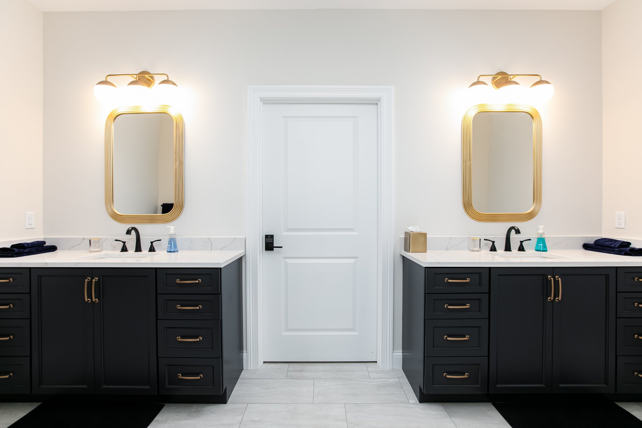 Main House Master Bedroom Ensuite Bathroom