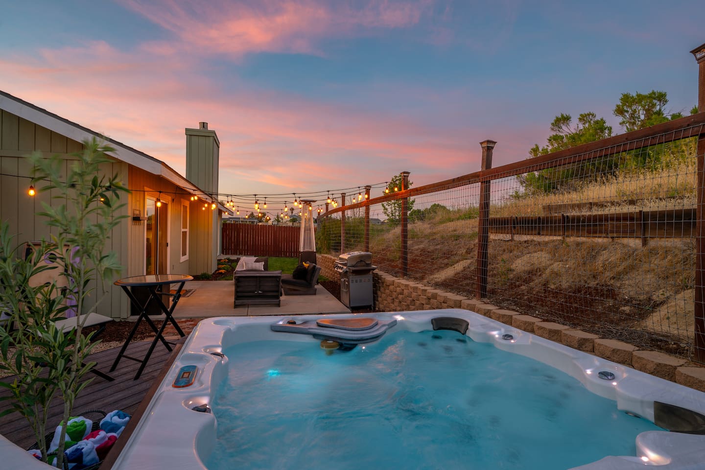 Spacious enclosed back yard with hot tub is perfect for relaxing with family, friends, kids and dogs! 