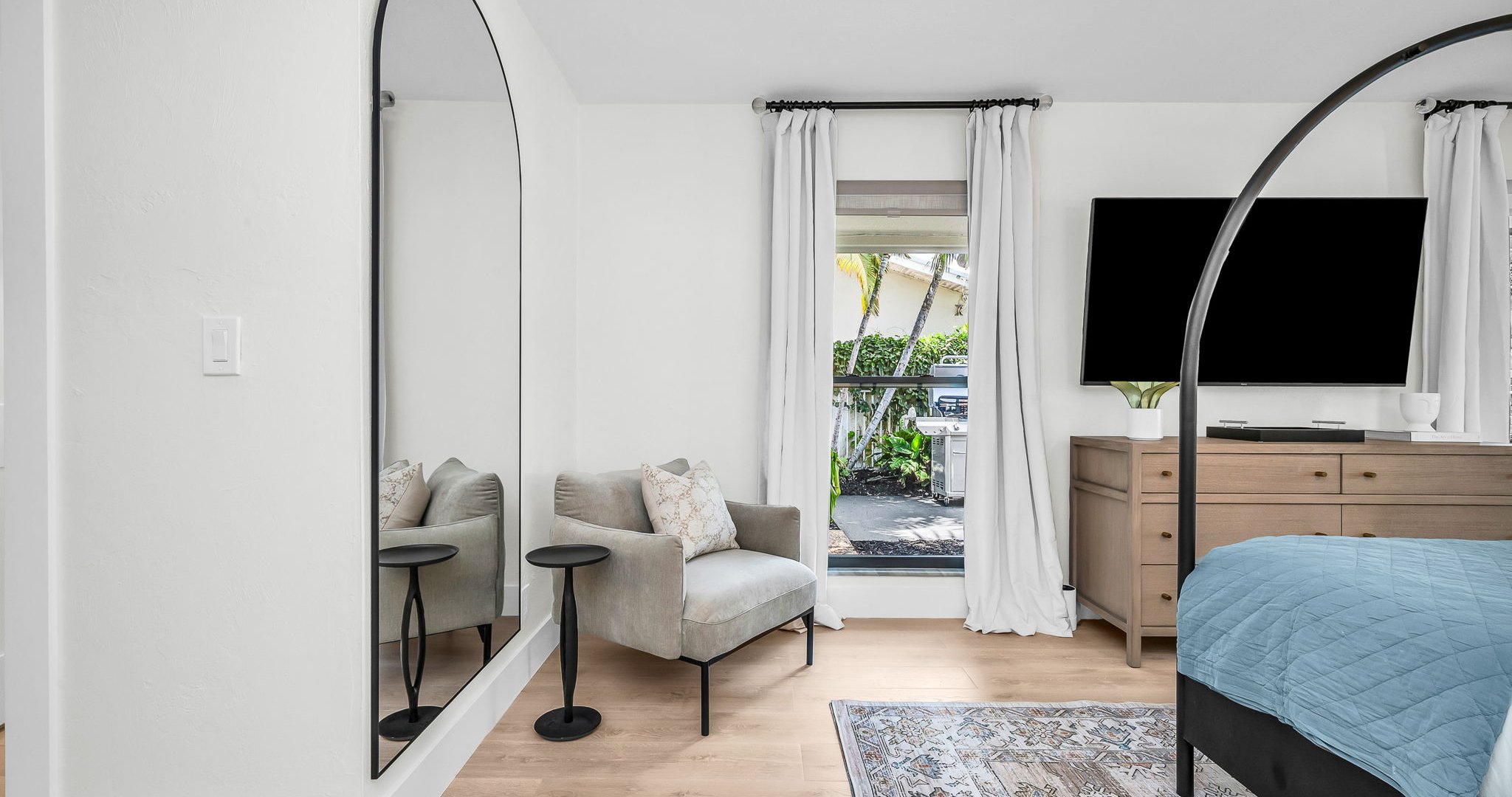 This second primary suite offers a plush king bed, private ensuite bathroom, and walk-in closet for added comfort. Enjoy poolside views and direct access to the outdoor living area, making it the perfect blend of luxury and convenience.