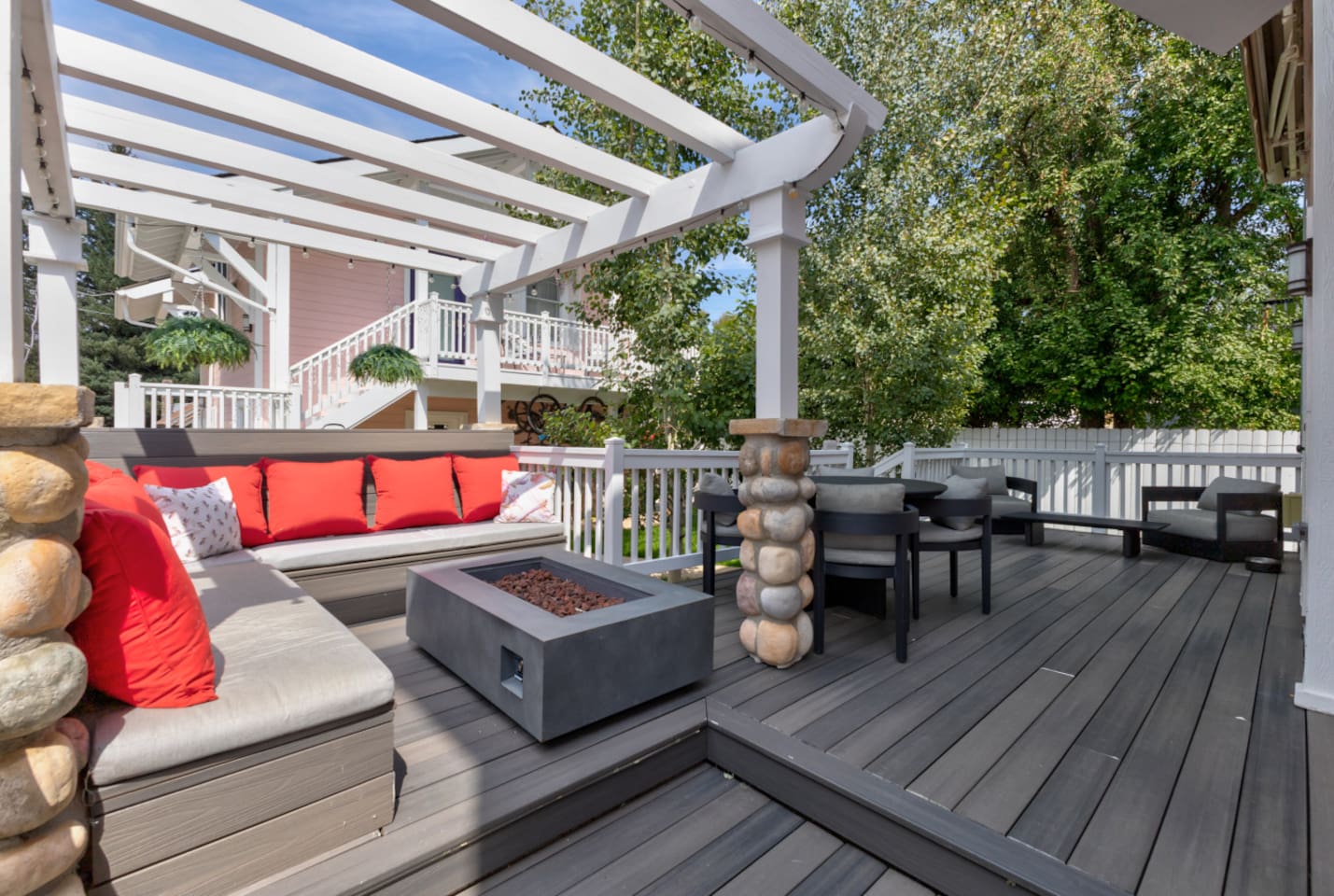 Outdoor Patio | Fireplace 