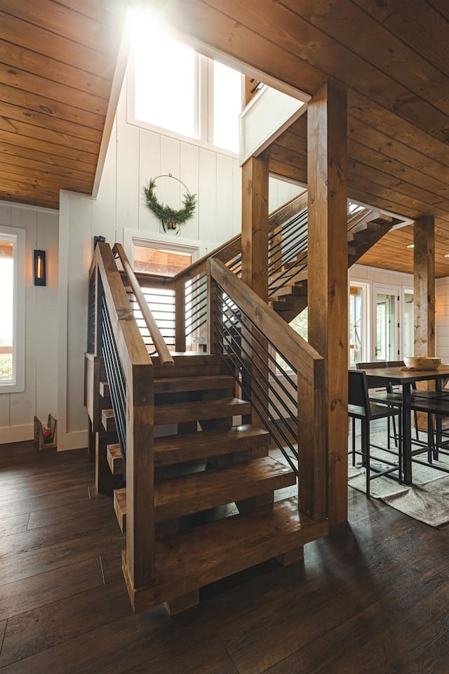 Sunlight brings a grand appearance even to the bottom floor