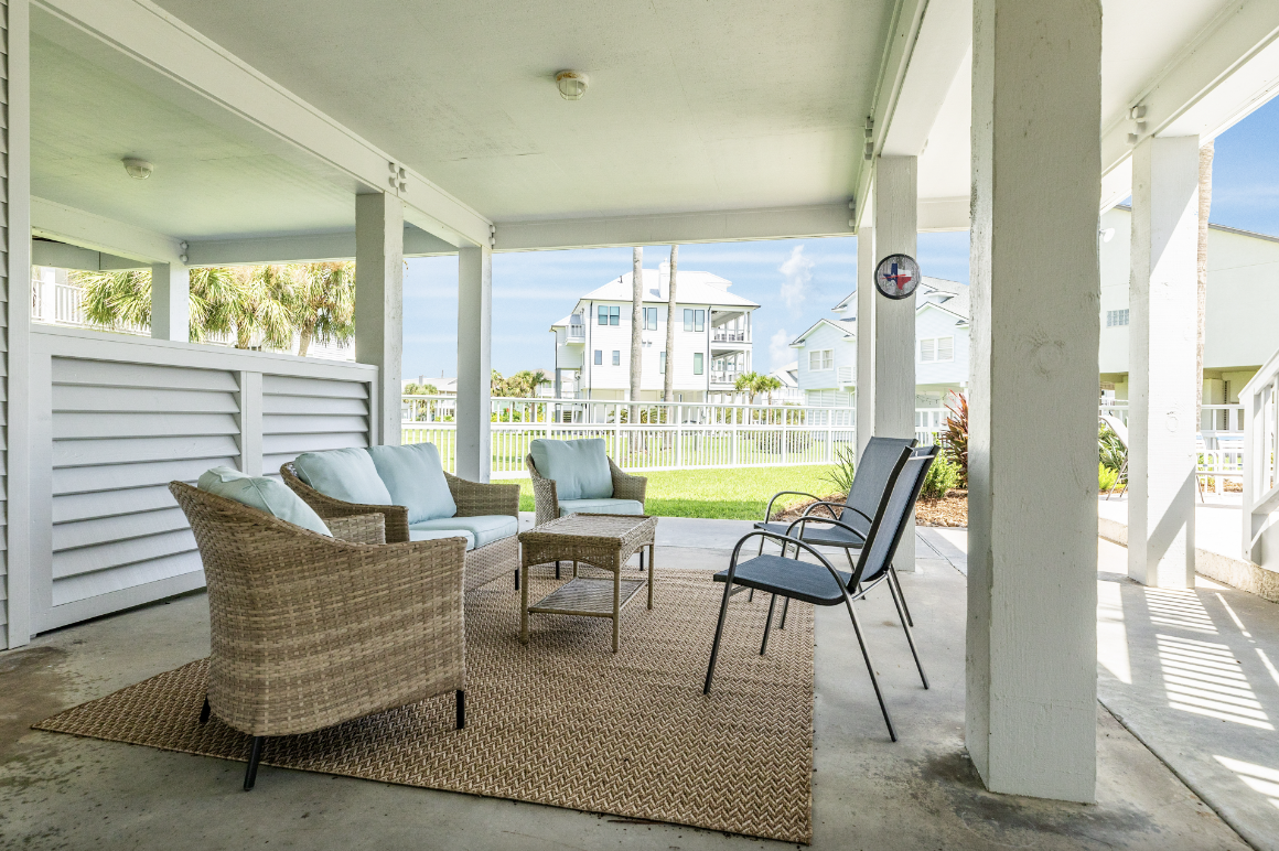 89f3a32d200845549fd46388aab9938b | Beachhouse | Texas | TX | Vacation Homes | Galveston | Crystal Beach | Kokomo | Breezy Days | Beachfront Elegance | Sunrise Serenity | Southern Sands Property Management, LLC