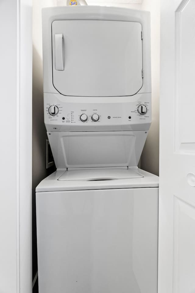 A convenient stackable washer and dryer, perfect for saving space while handling laundry needs.