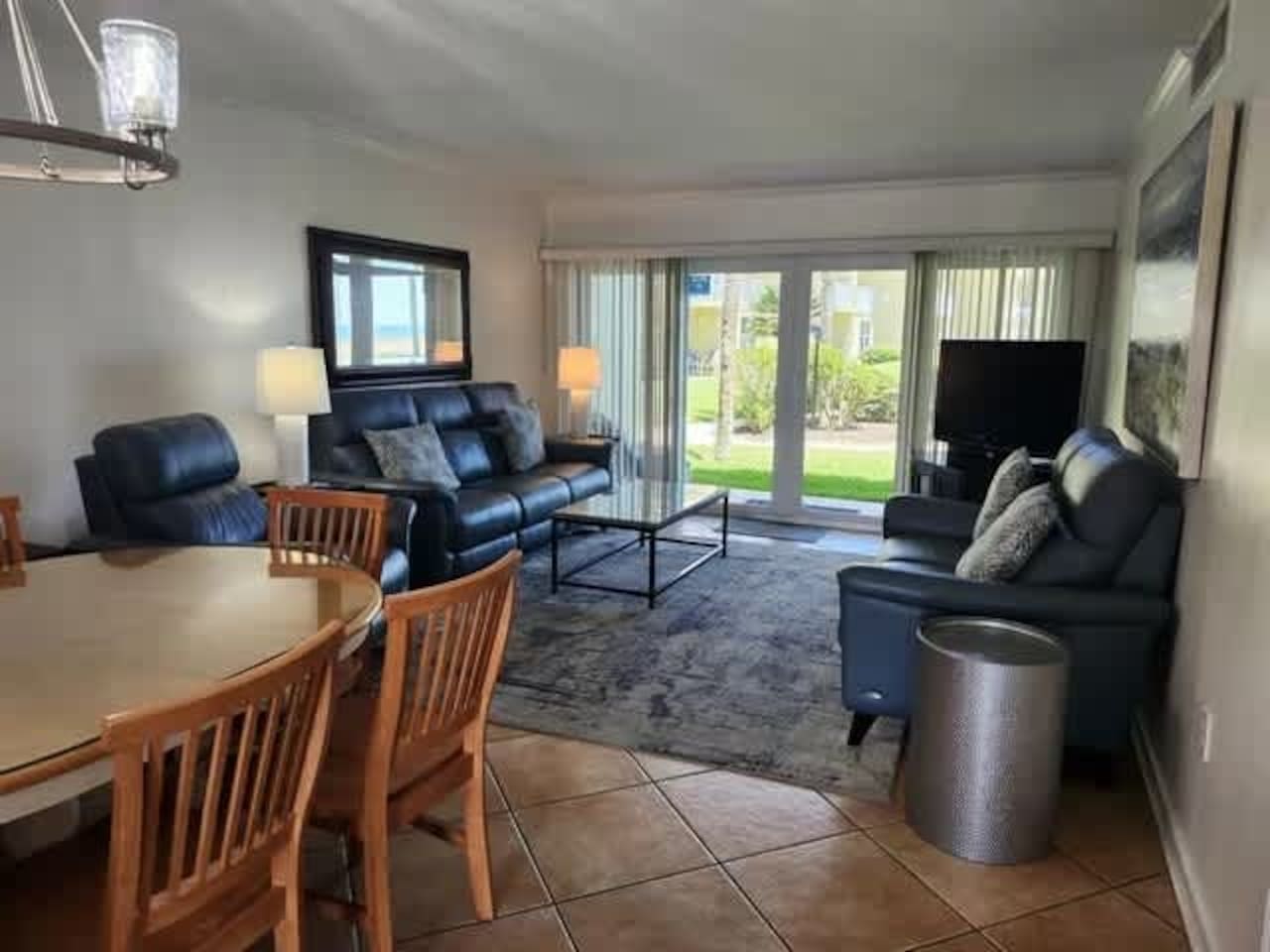 Livingroom with a view, 