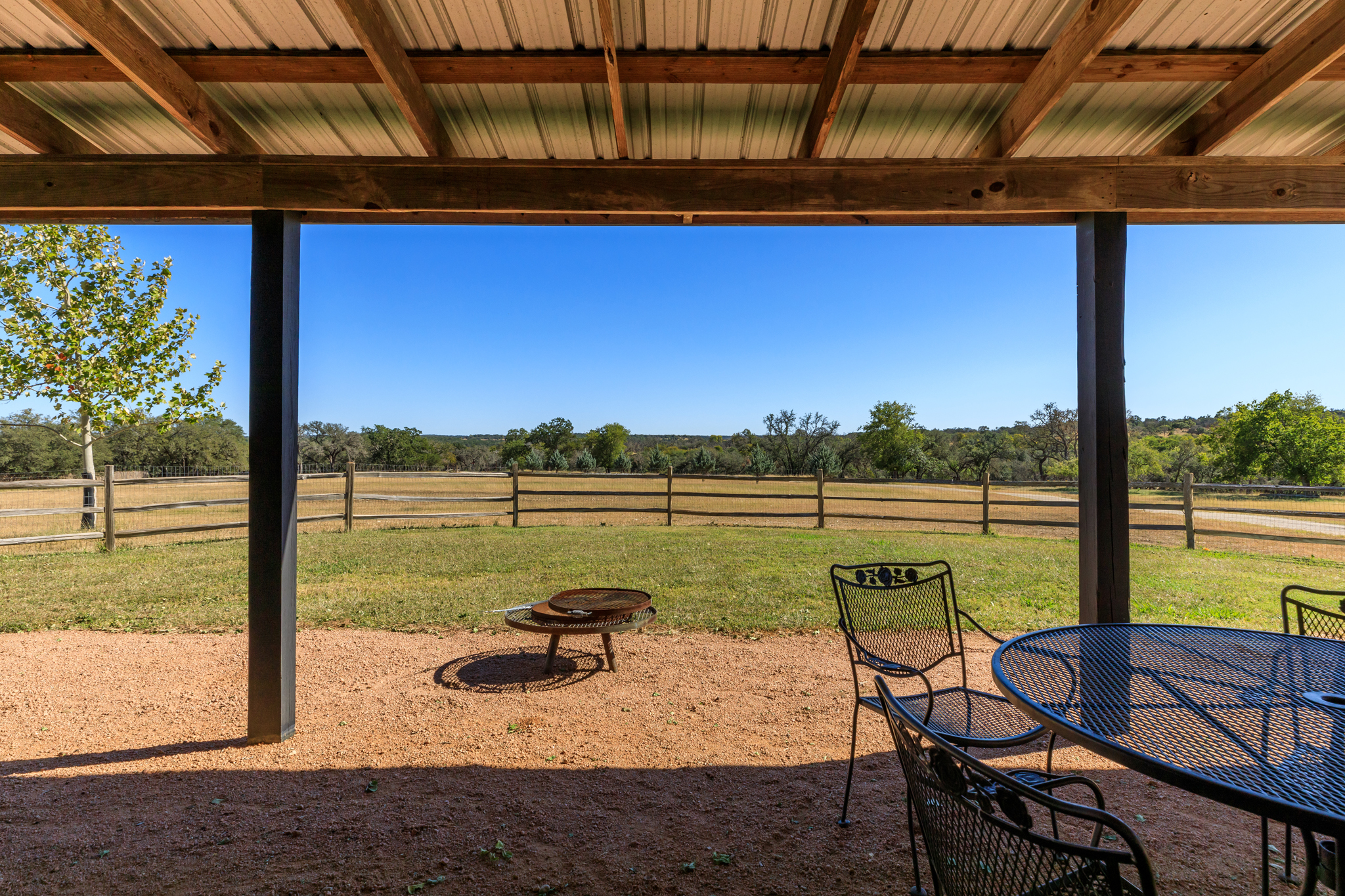 The Barnhouse for 2 with hot tub, wifi, grill (private 1BR stay)