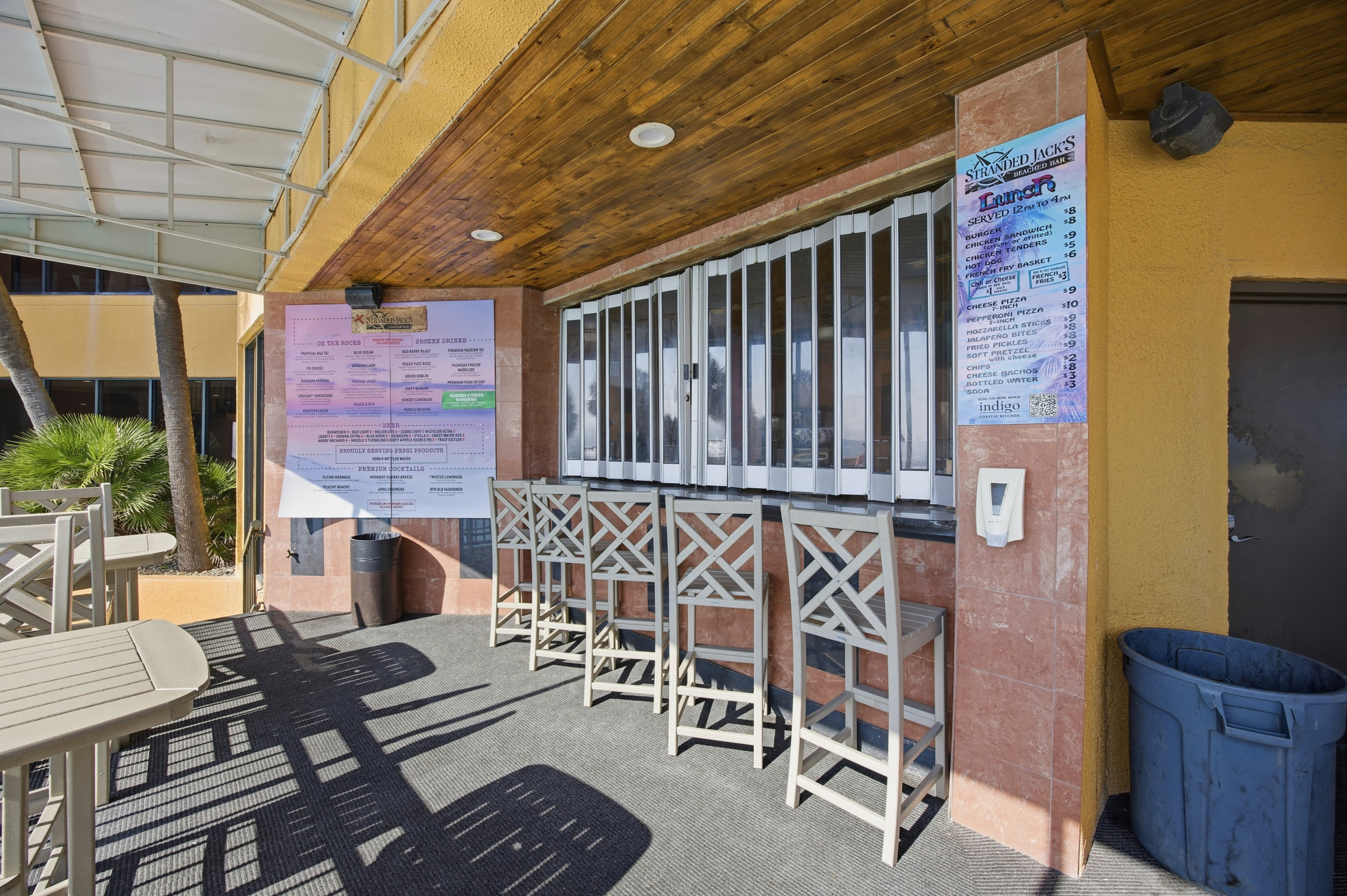 Enjoy a quick snack or drink pool side!