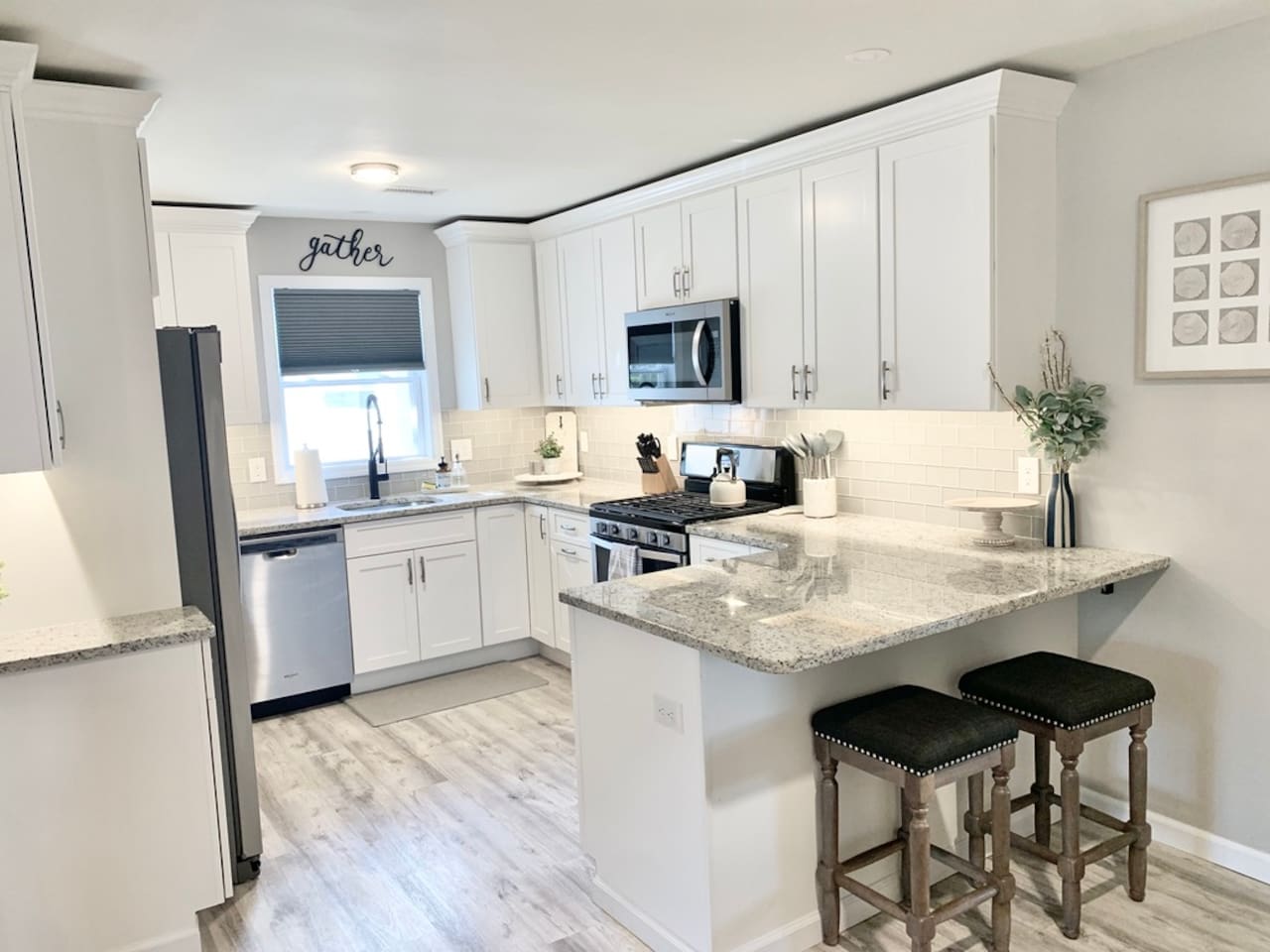Cook with ease in our modern, fully equipped kitchen. Featuring sleek granite countertops, stainless steel appliances, and a convenient breakfast bar with seating for two. The bright, open layout makes meal prep and socializing a delight.
