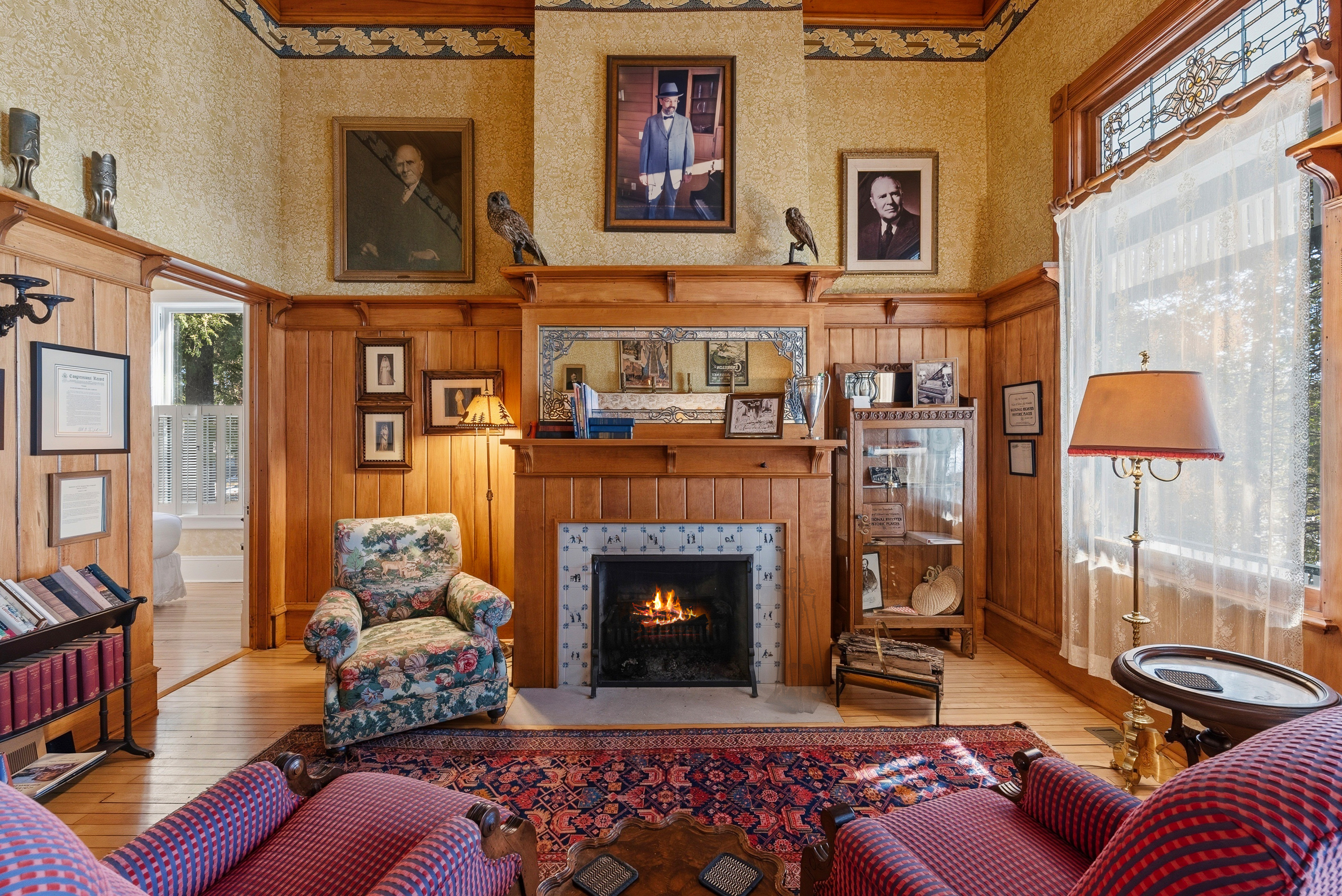 Main floor living room w/ fireplace & comfortable seating