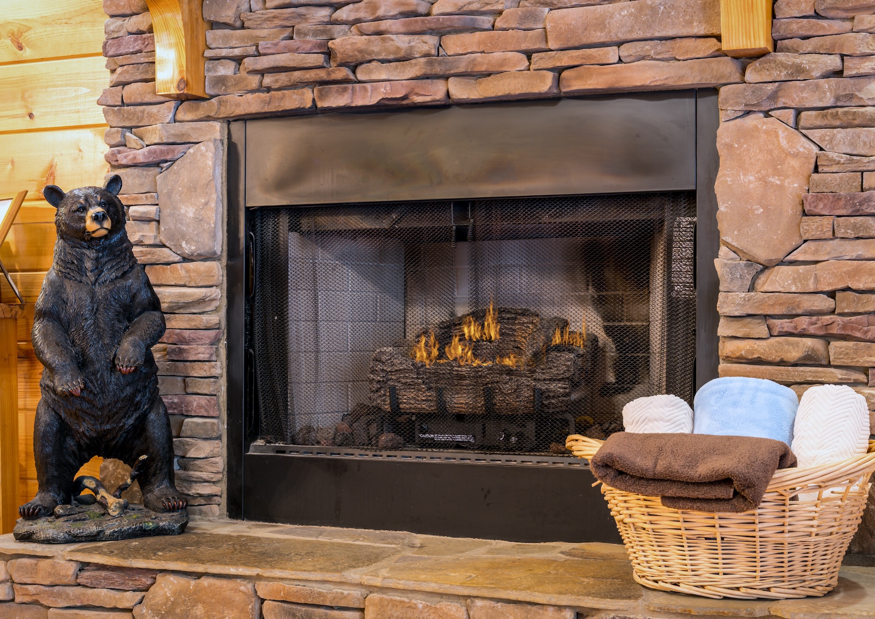 Easy peasy fireplace with timer. Simply press the desired time on the wall timer located to the right of the fireplace. In case the pilot light is out, turn knob to pilot and press the starter button a few seconds until it comes back on. Or text for help.