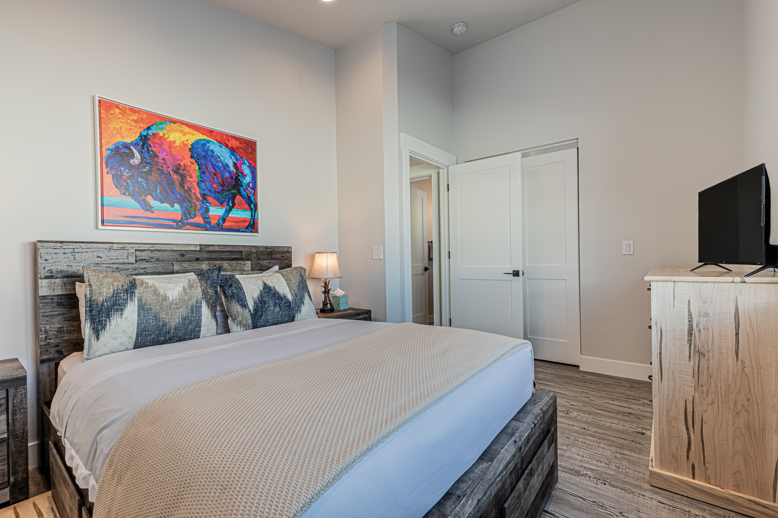 Upper Level - Queen Bedroom #2